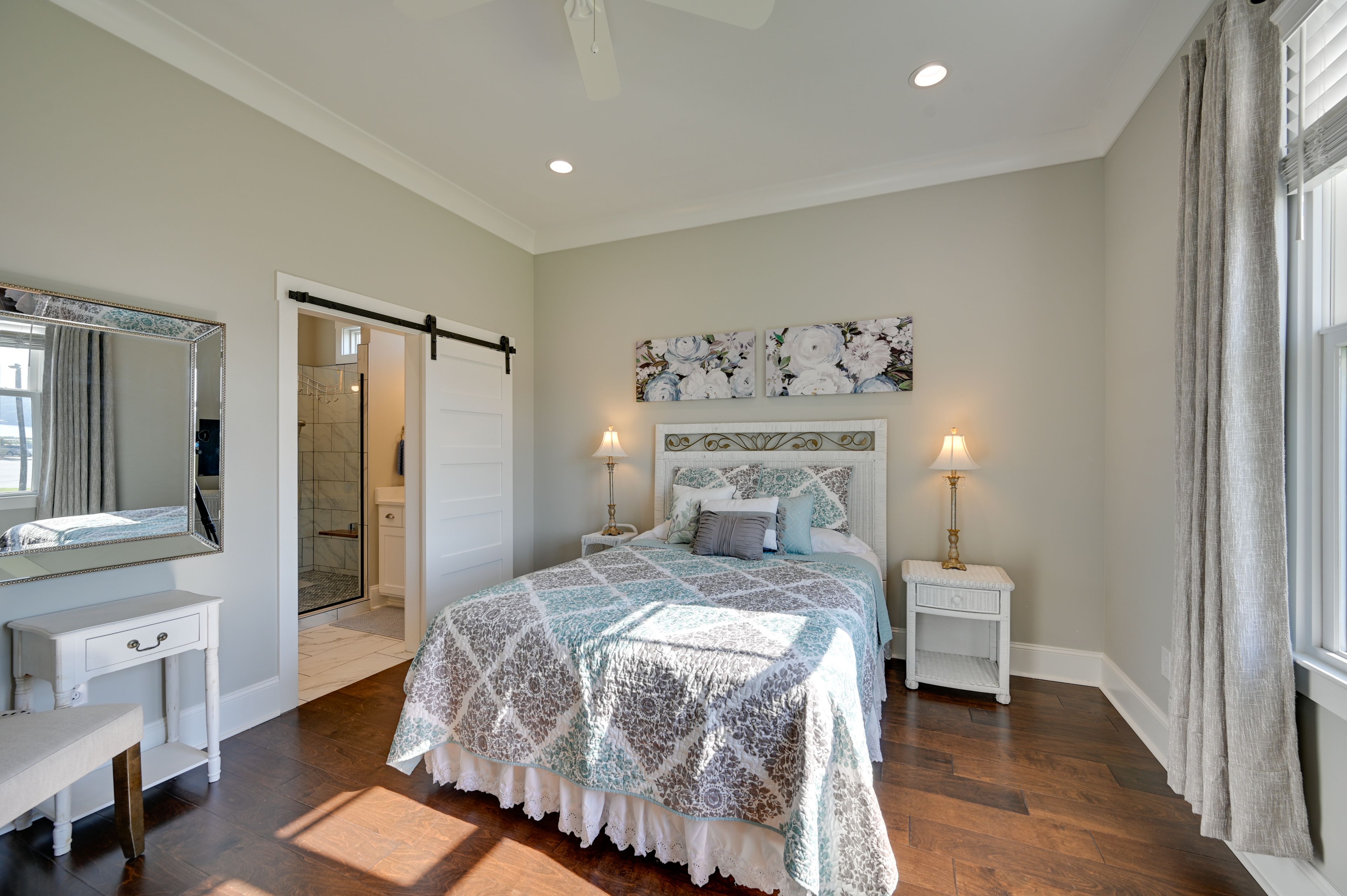 Bedroom 1 | Queen Bed | En-Suite Bathroom