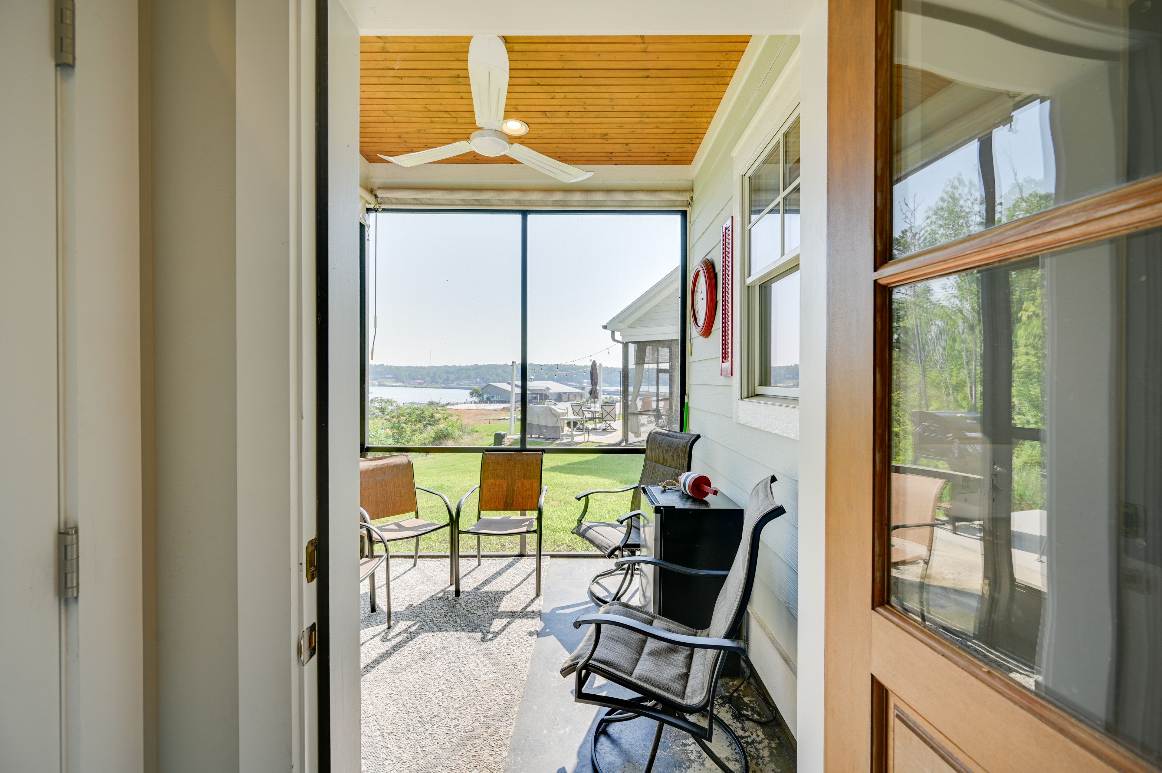 Screened Porch | Lake View