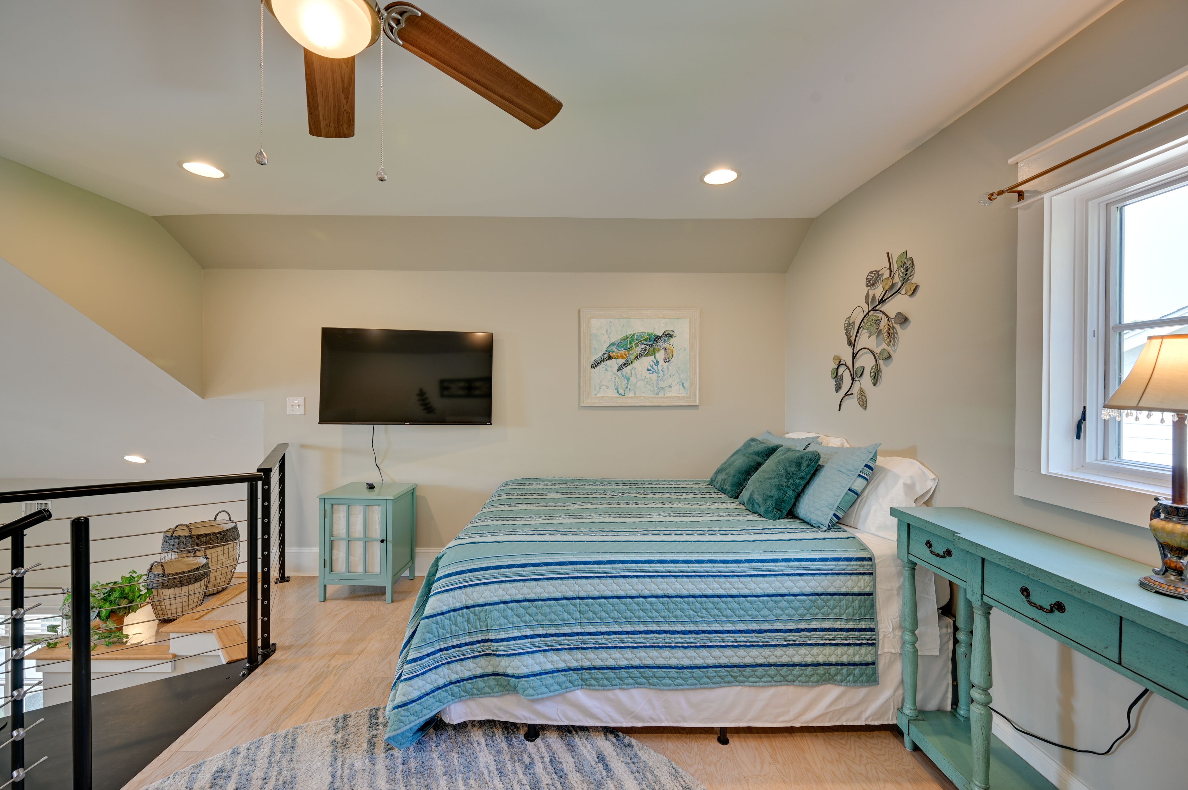 Loft | 2nd Floor | Queen Bed | Queen Sleeper Sofa | Smart TV