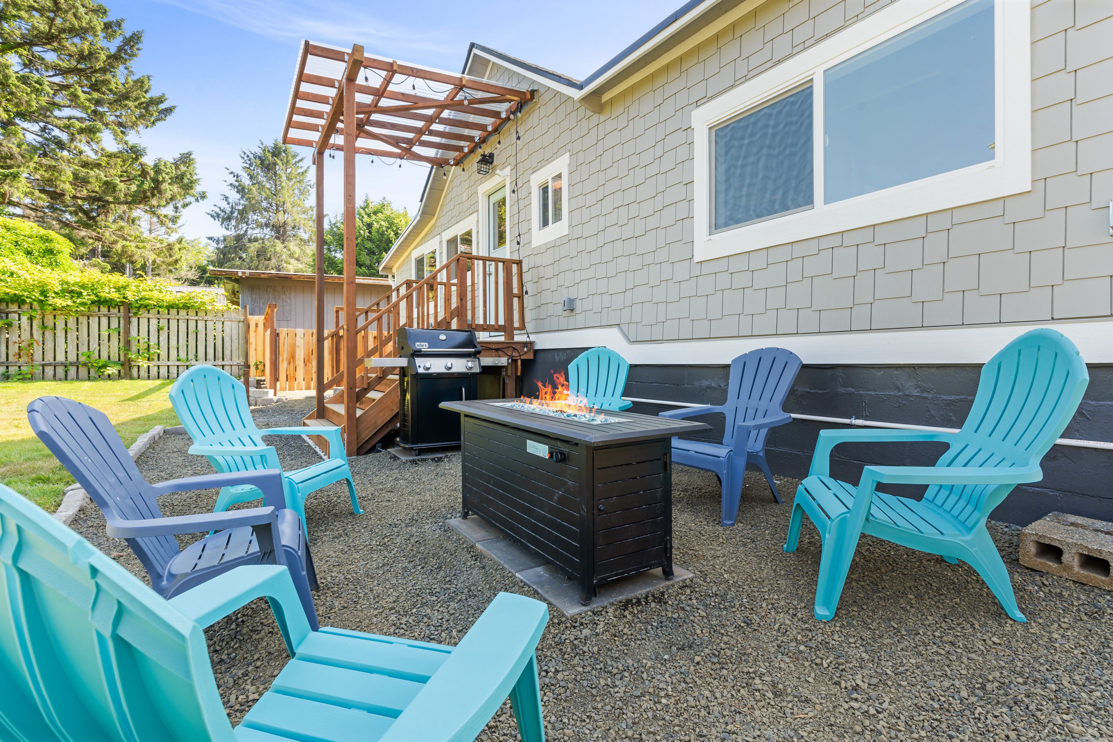 Private Backyard Area | Fire Pit | Gas Grill