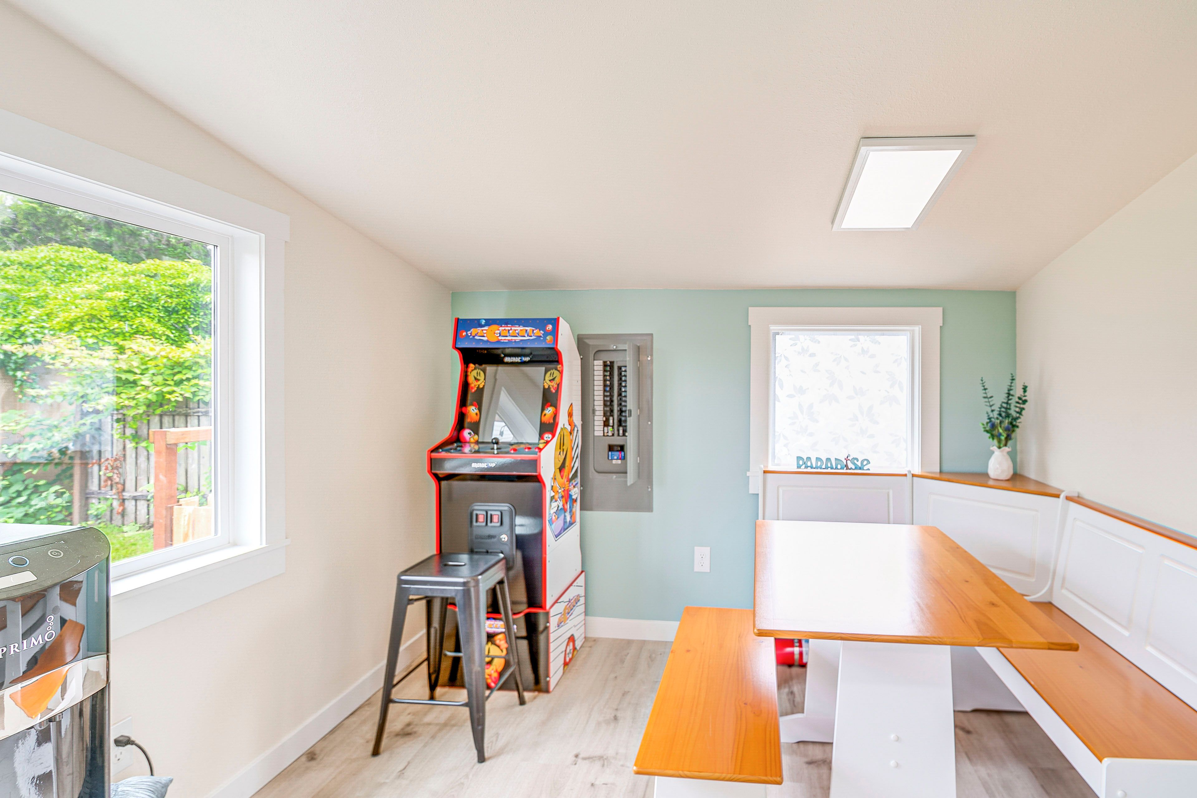 Dining Area | Dishware/Flatware Provided