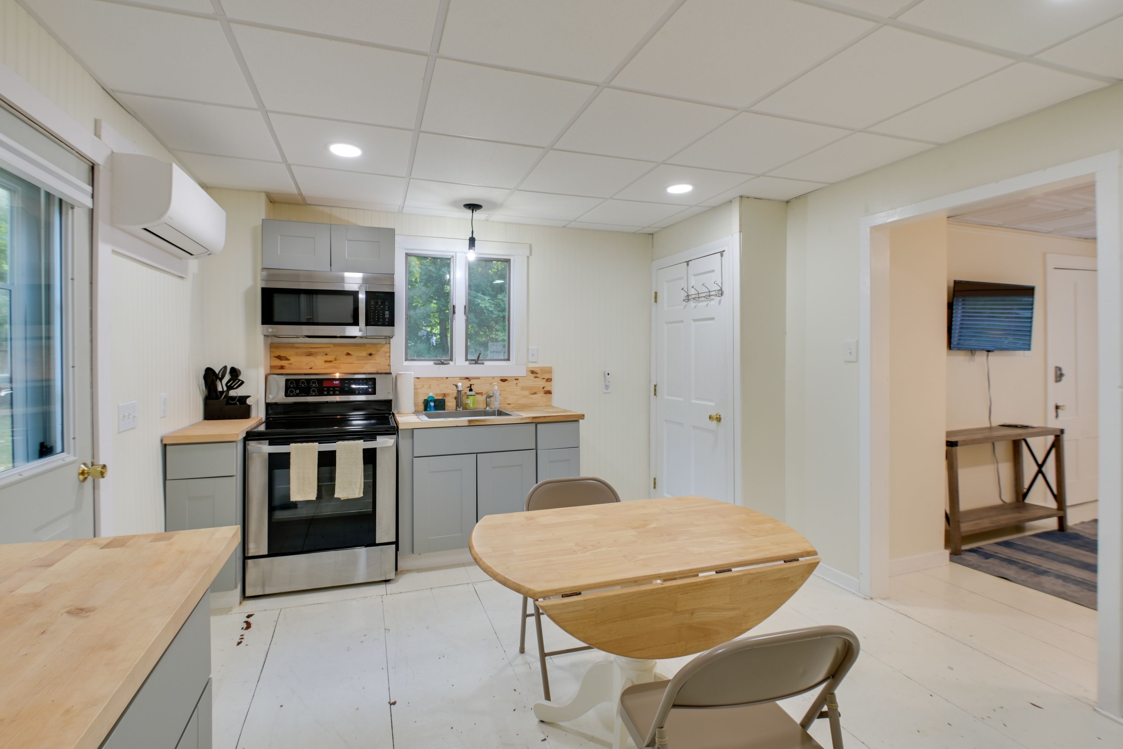 Kitchen | Cooking Basics | Drip Coffee Maker | Dining Area | Single-Story Unit