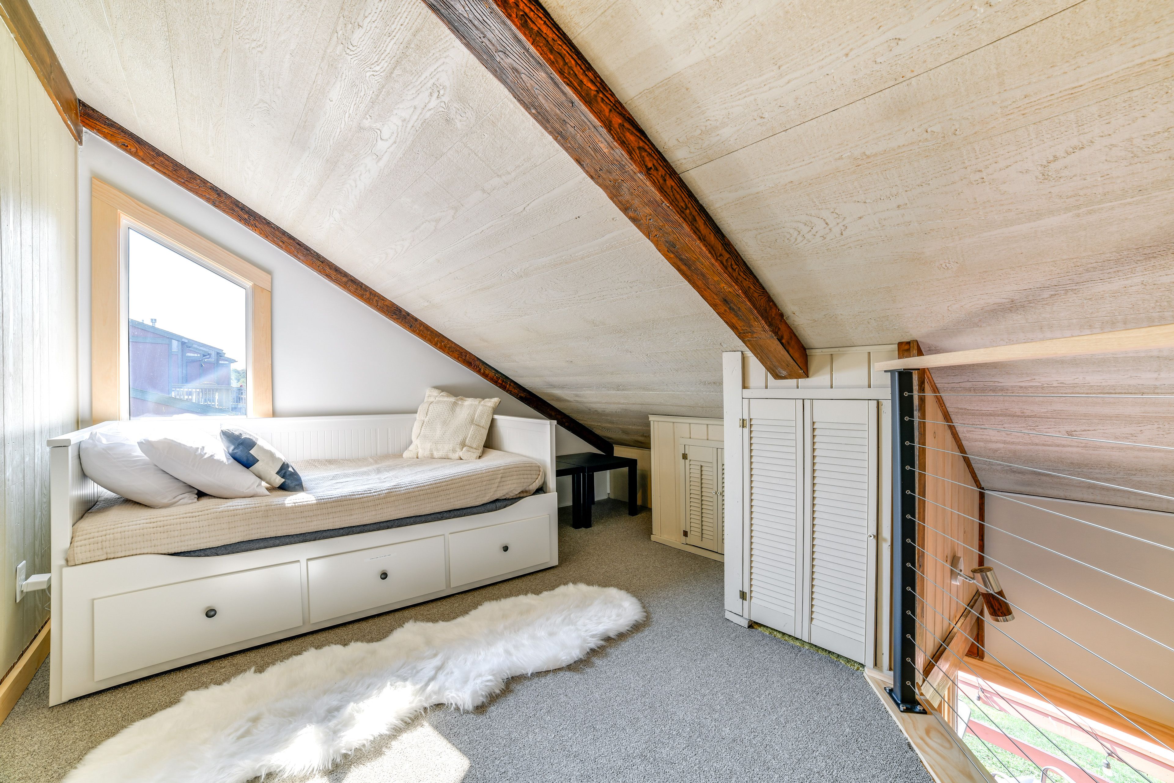 Loft | 2nd Floor | Twin Daybed w/ Twin Trundle