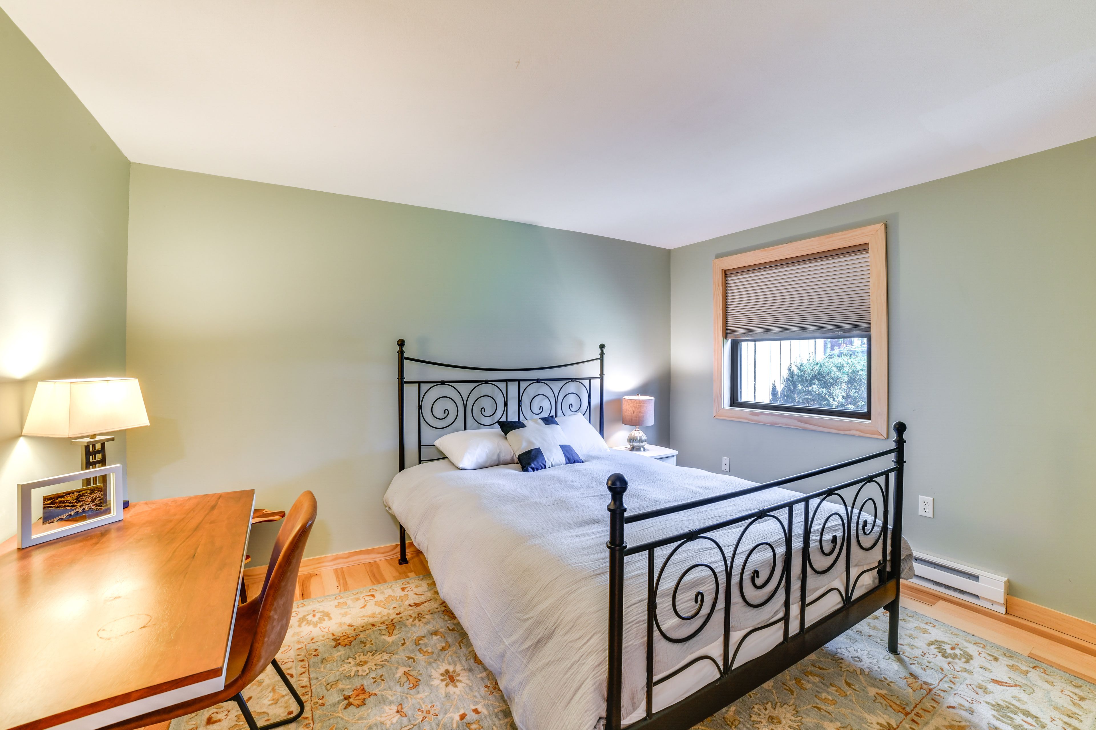 Bedroom 1 | 1st Floor | Queen Bed | Linens Provided