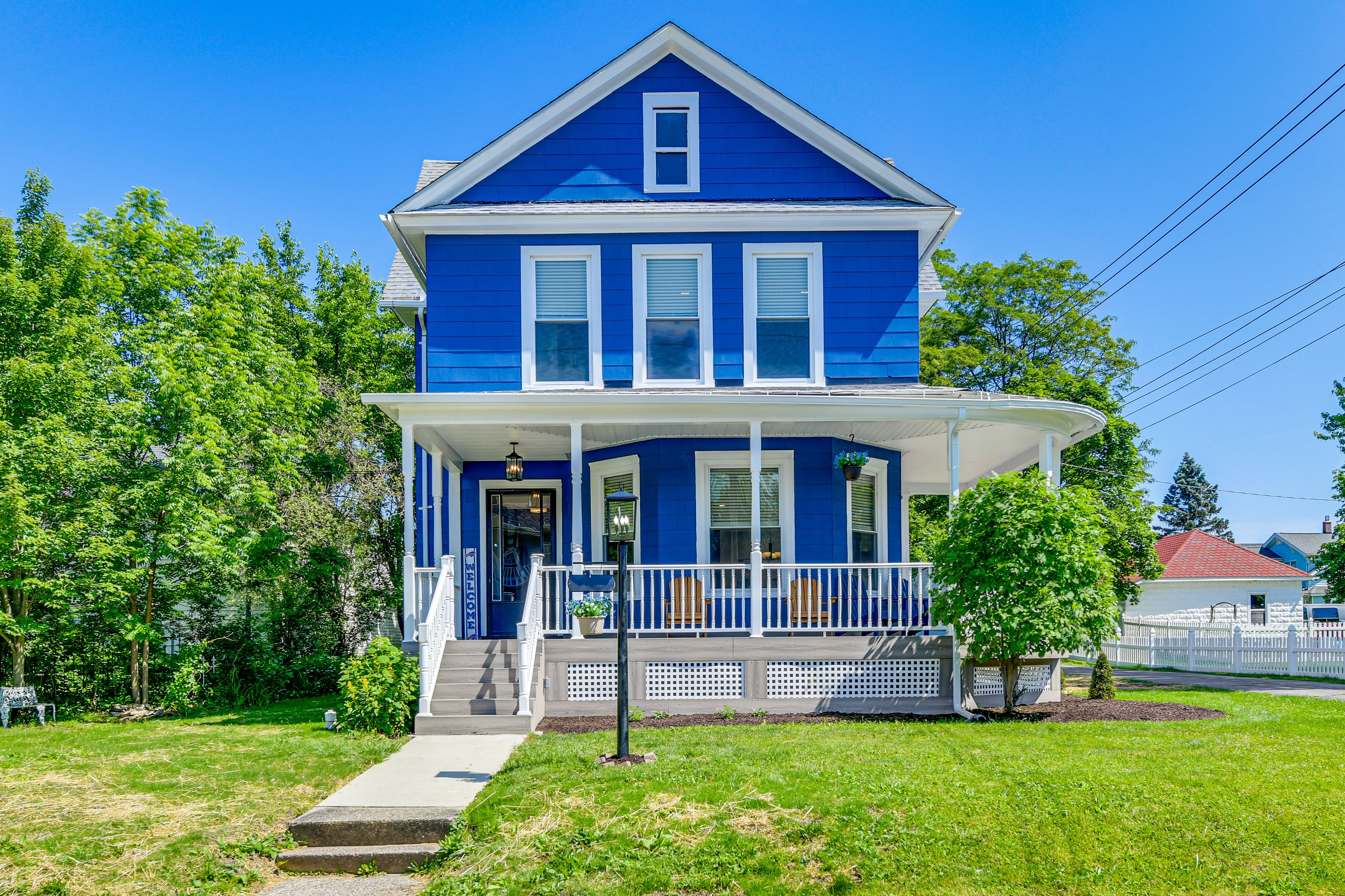 Property Exterior | Furnished Front Porch