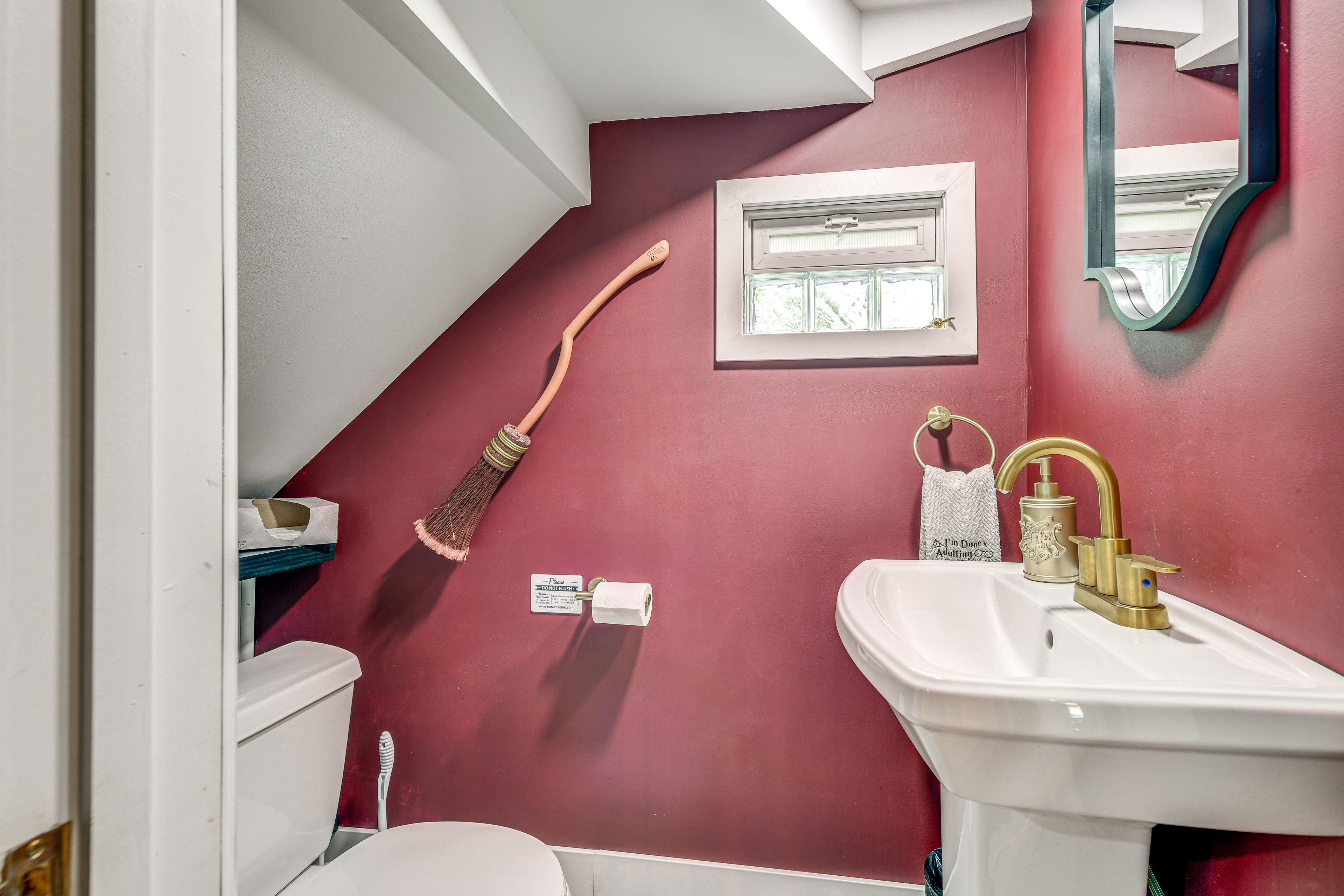 Half Bathroom | 1st Floor