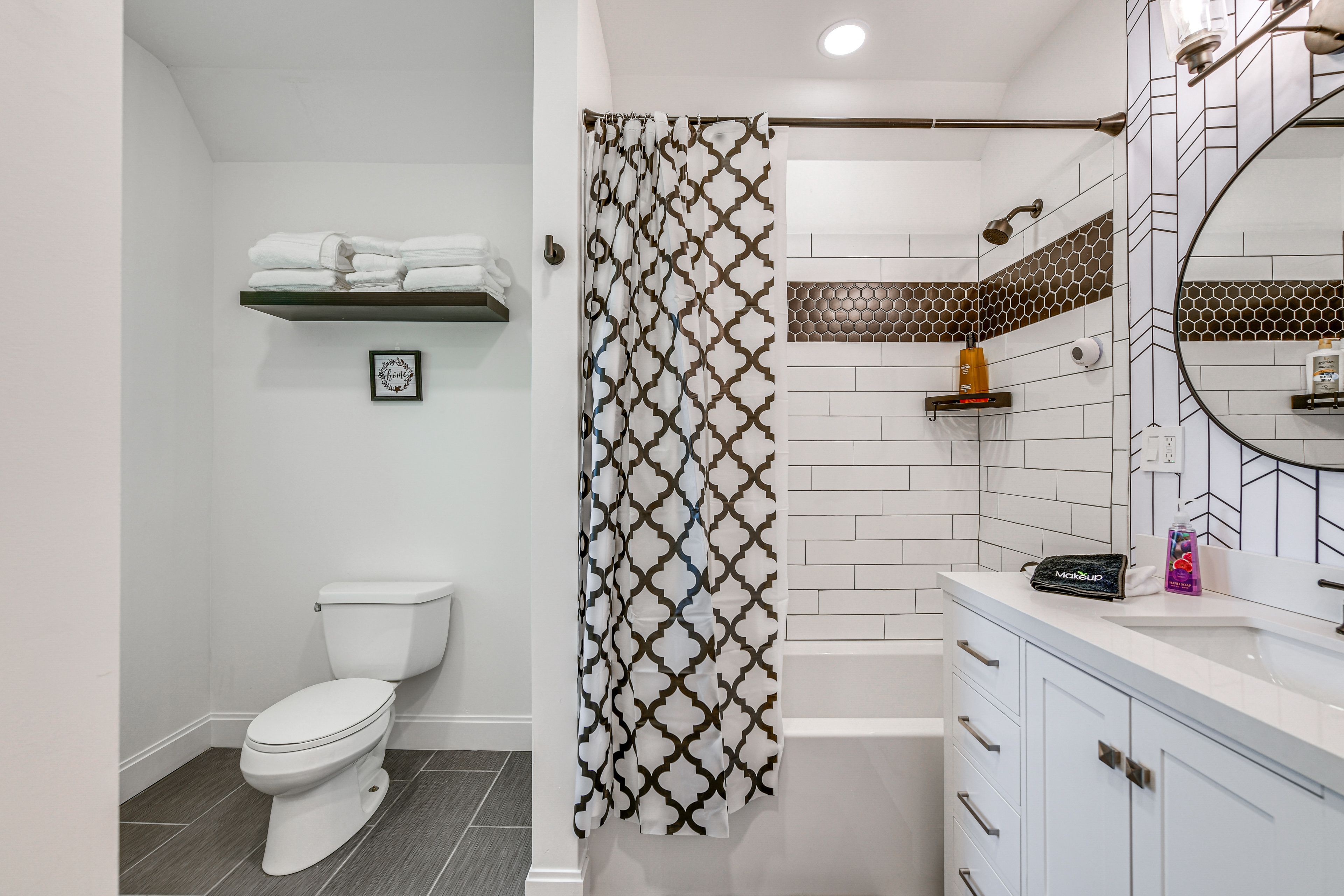 Full Bathroom | Washer & Dryer | 2nd Floor