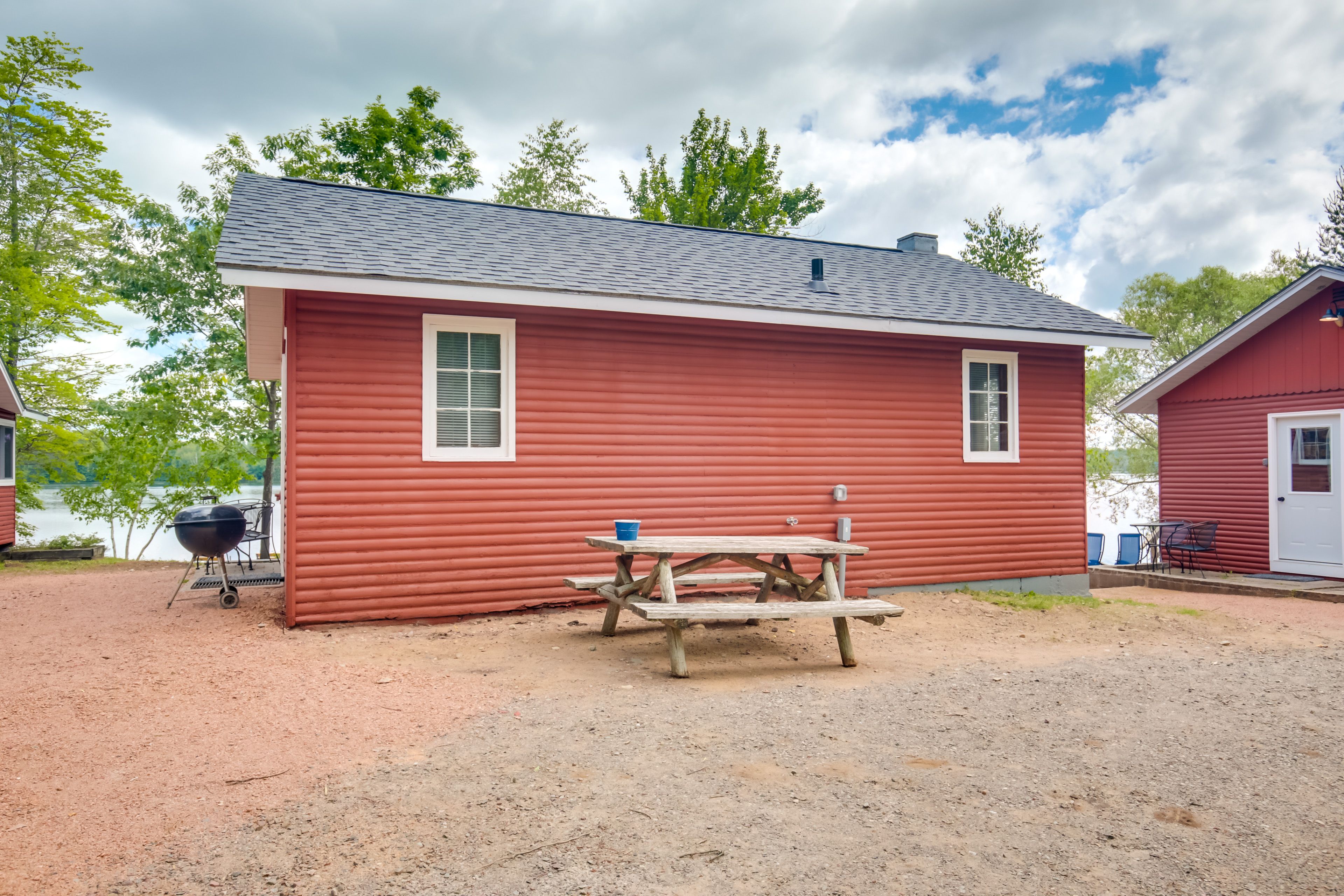 Cabin Exterior | Fire Pit