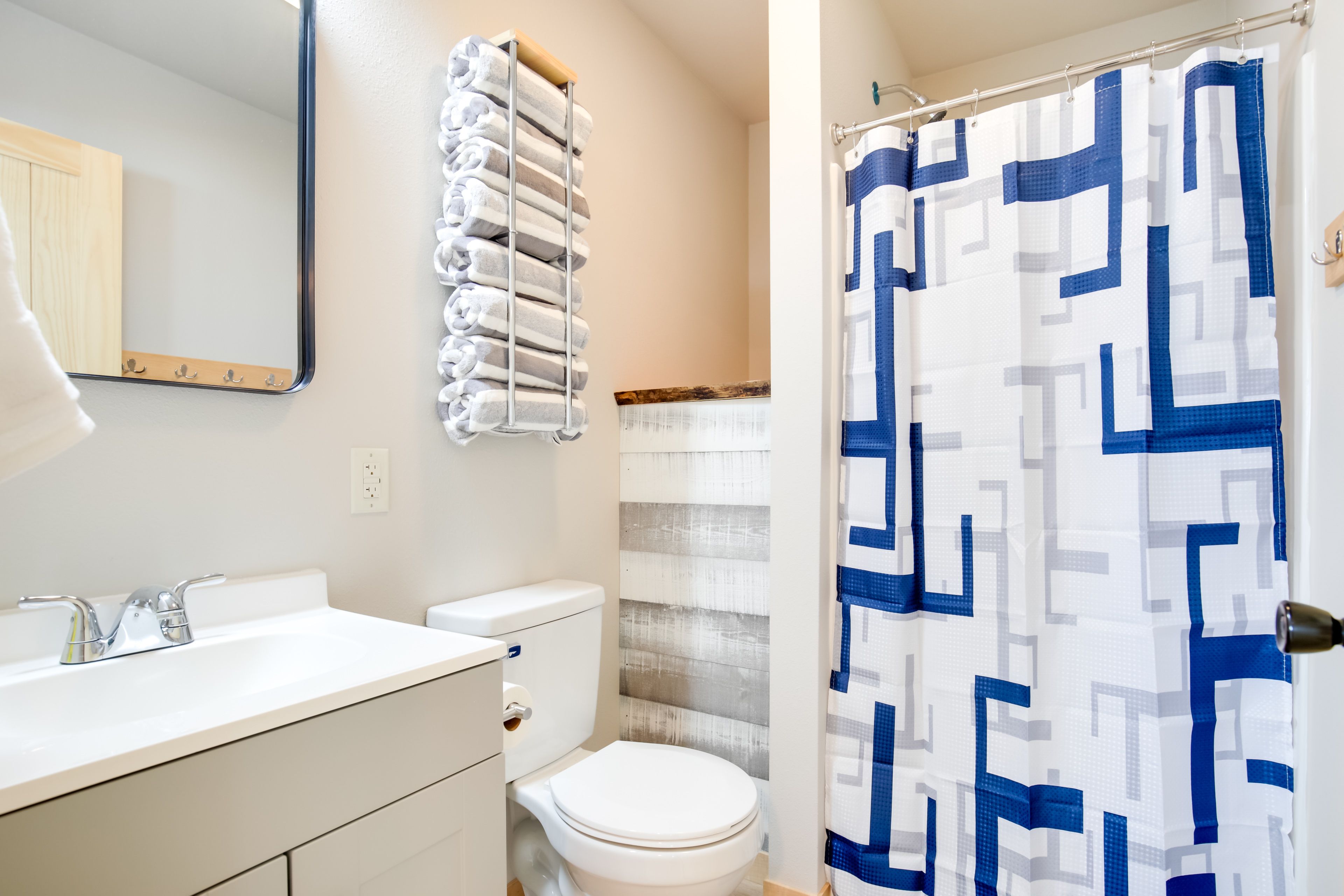 Full Bath | Towels | Complimentary Toiletries