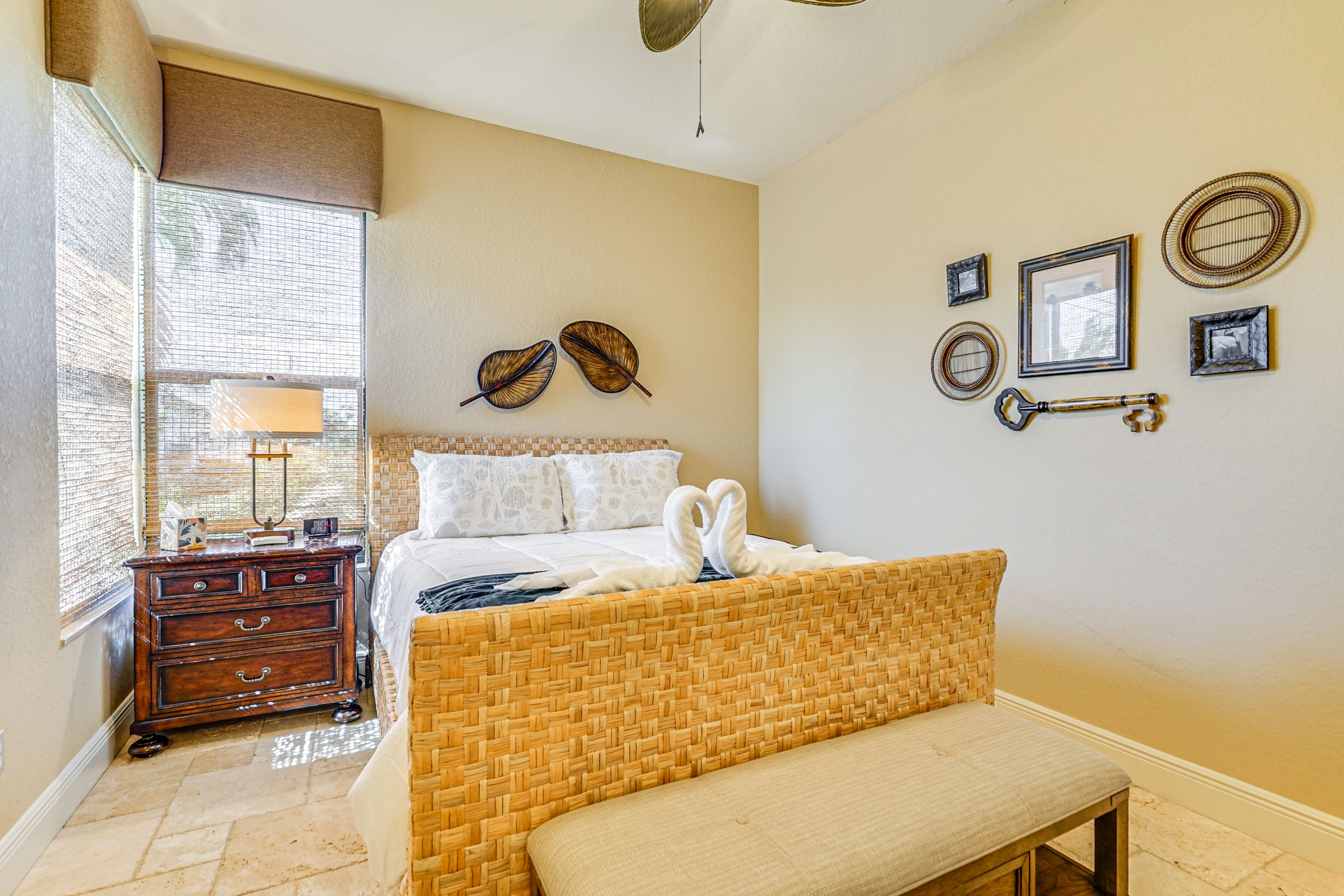 Bedroom 3 | Queen Bed
