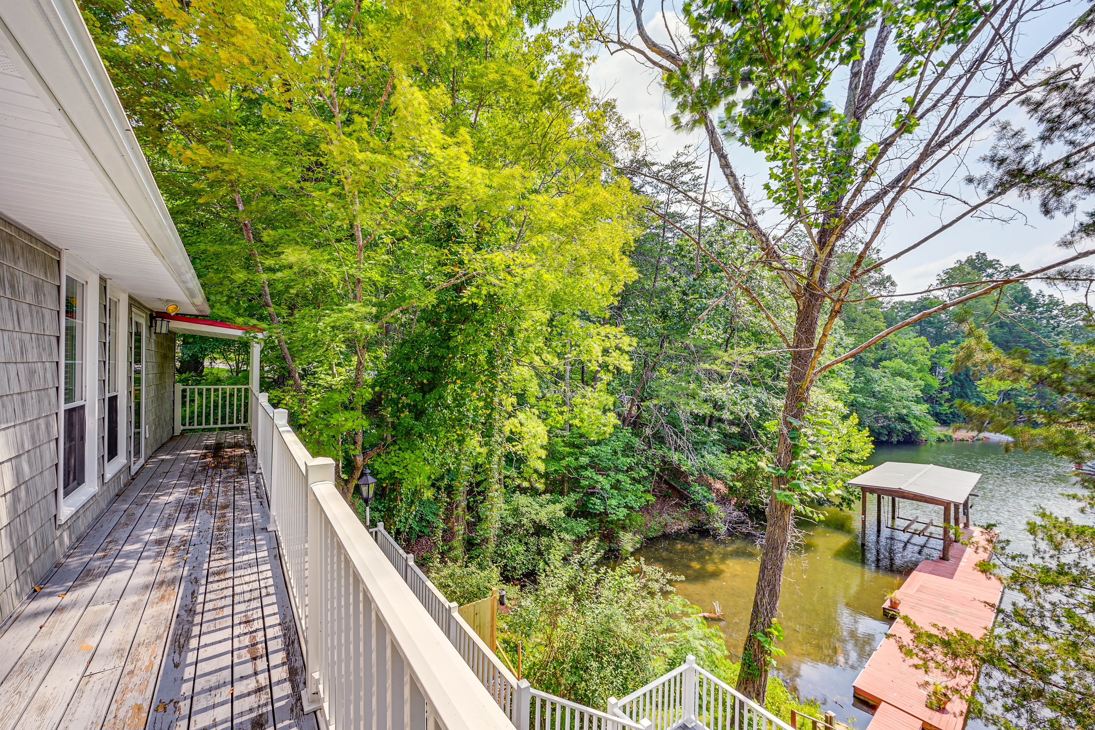 2nd-Floor Deck