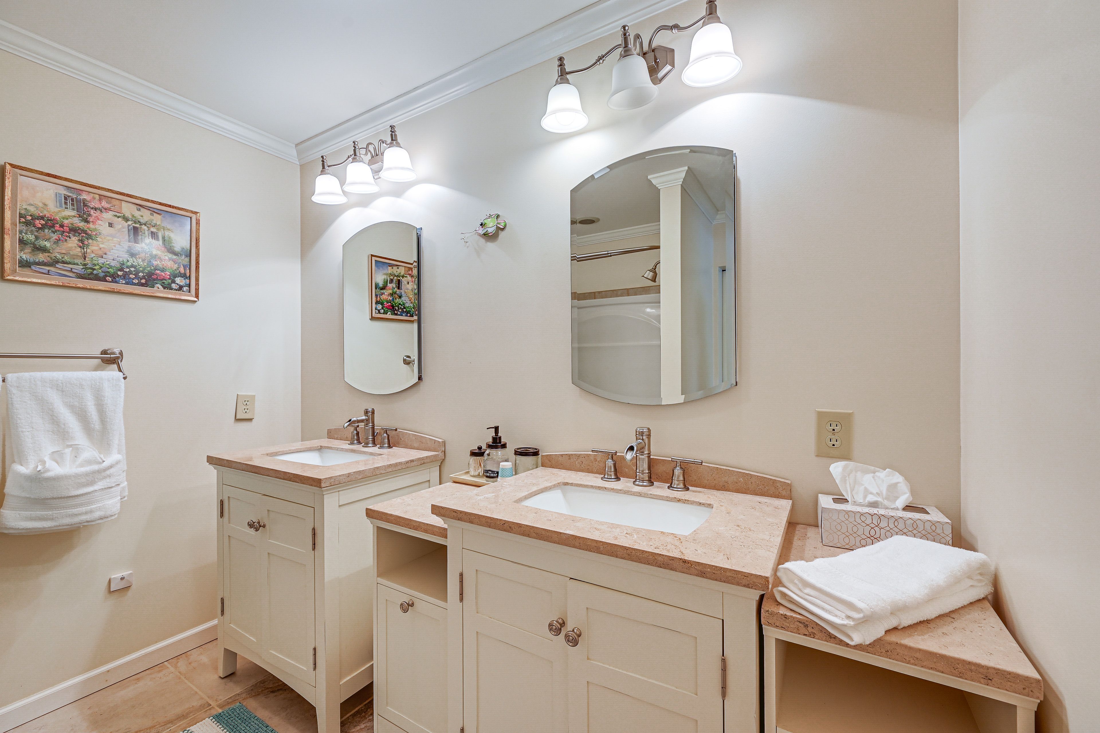 Full Bathroom | 2nd Floor | Complimentary Toiletries | Hair Dryer