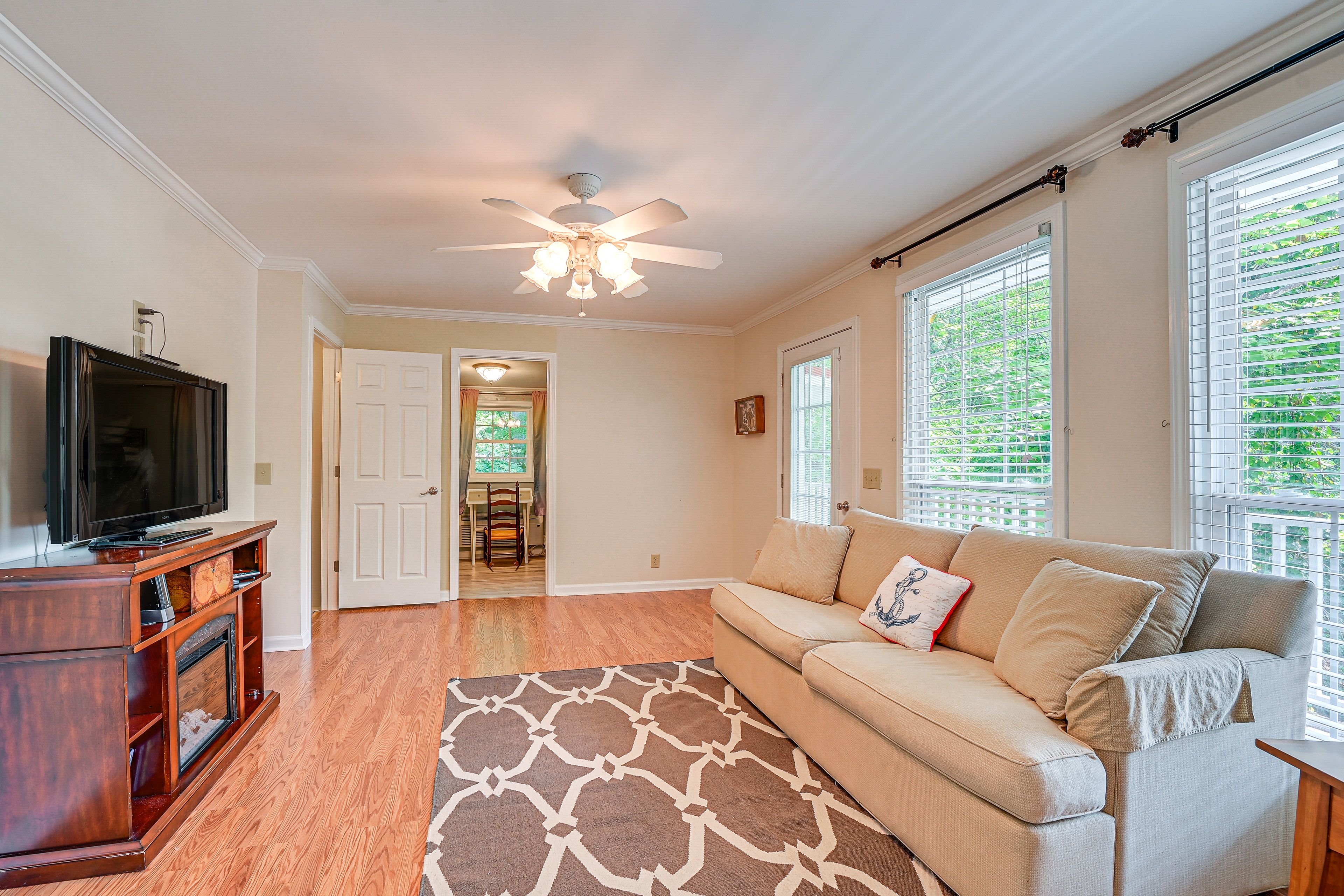 Living Room | 2nd Floor | Queen Sleeper Sofa | Smart TV | Electric Fireplace