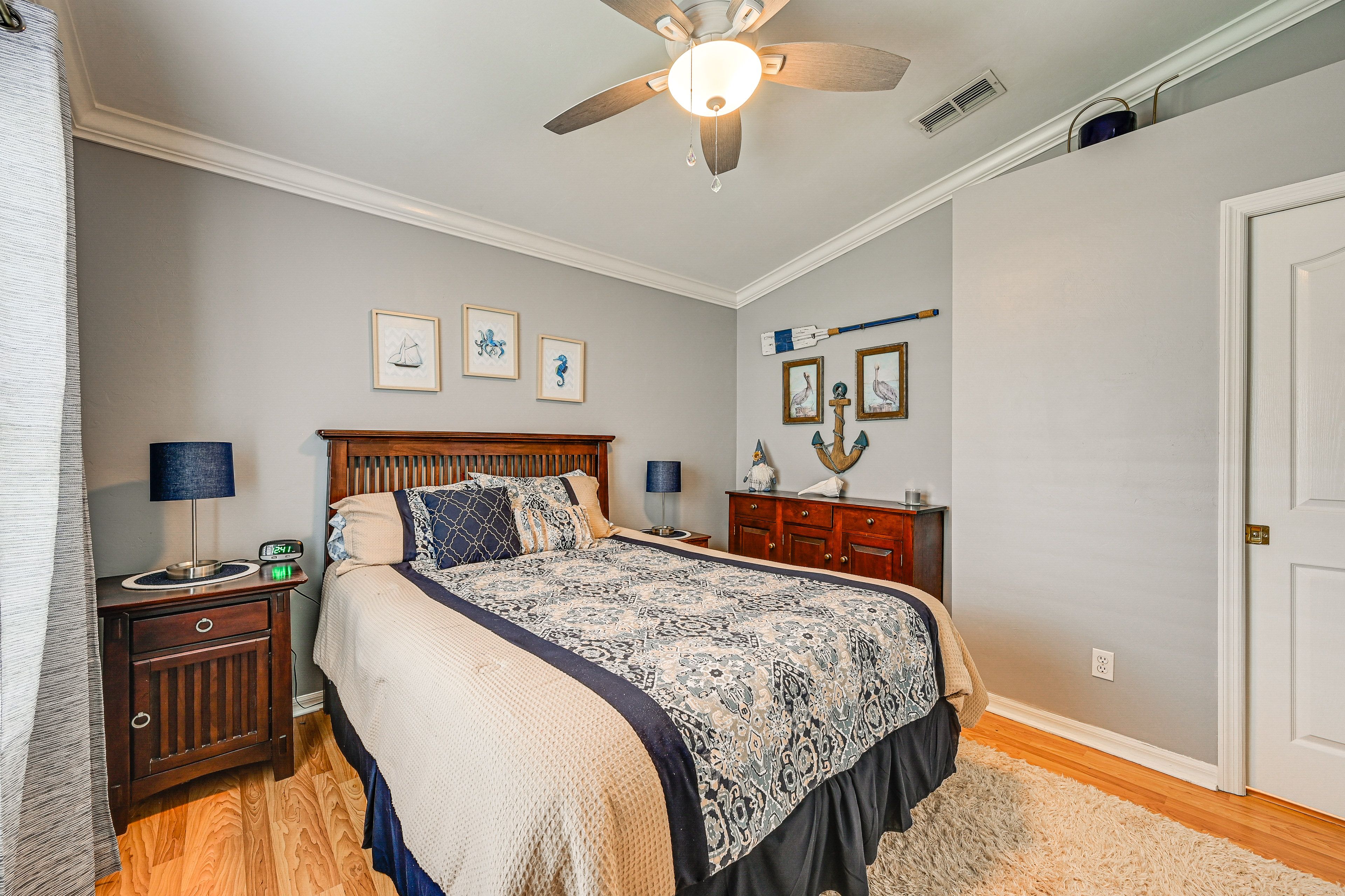 Bedroom 2 | Queen Bed