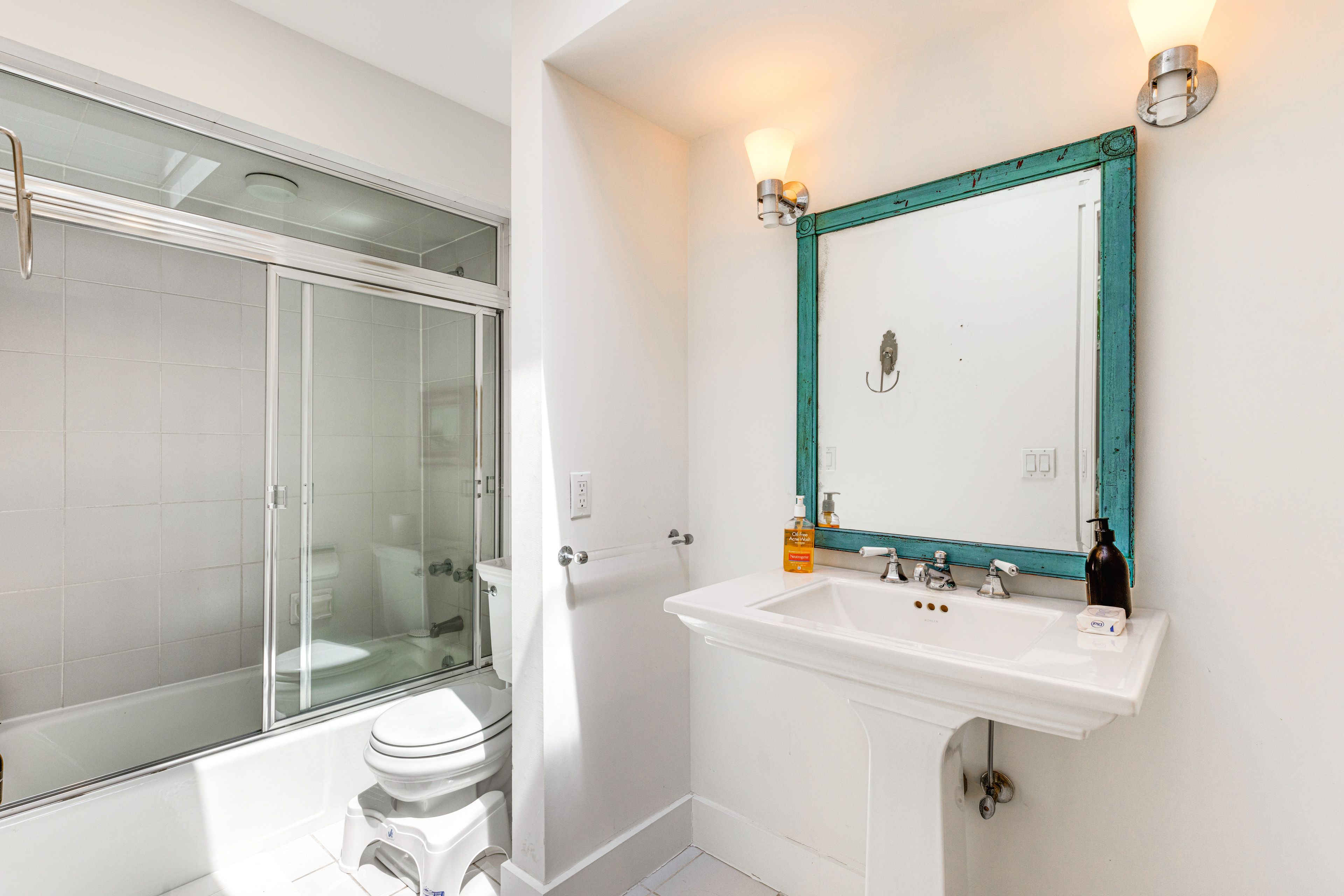 Full Bath | Complimentary Toiletries