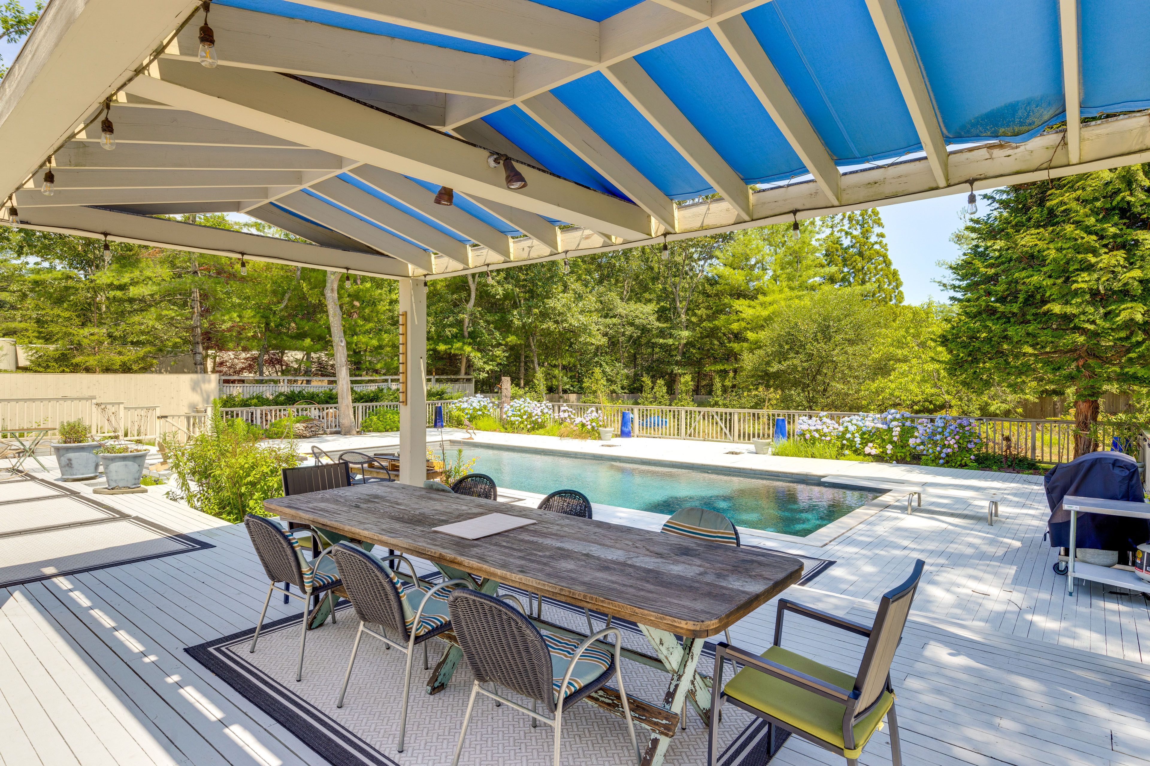 Deck | Outdoor Dining Area | Gas Grill