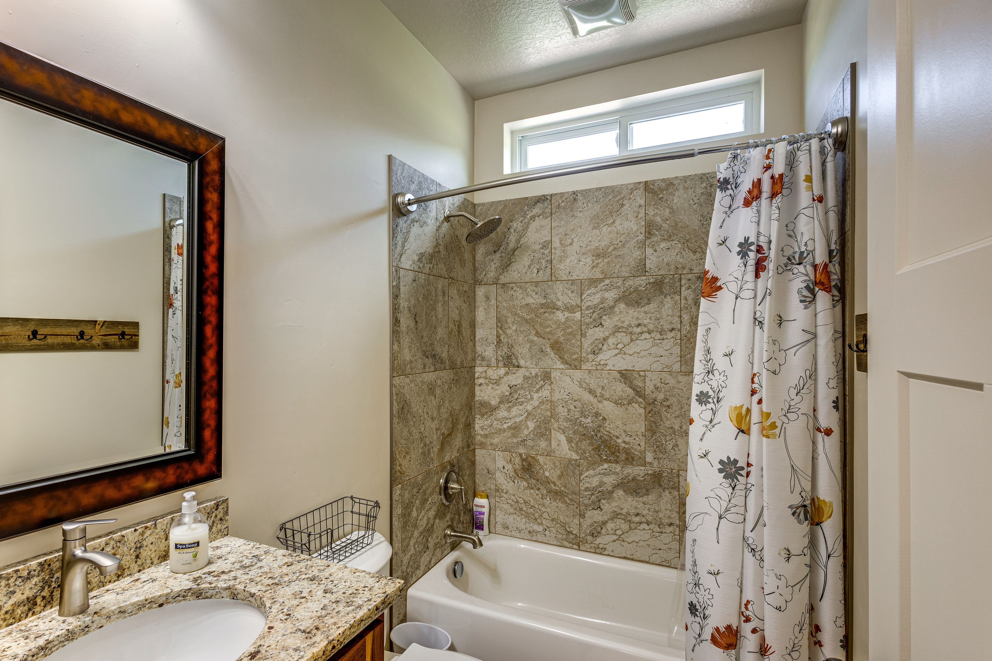 Full Bathroom | 1st Floor | Complimentary Toiletries