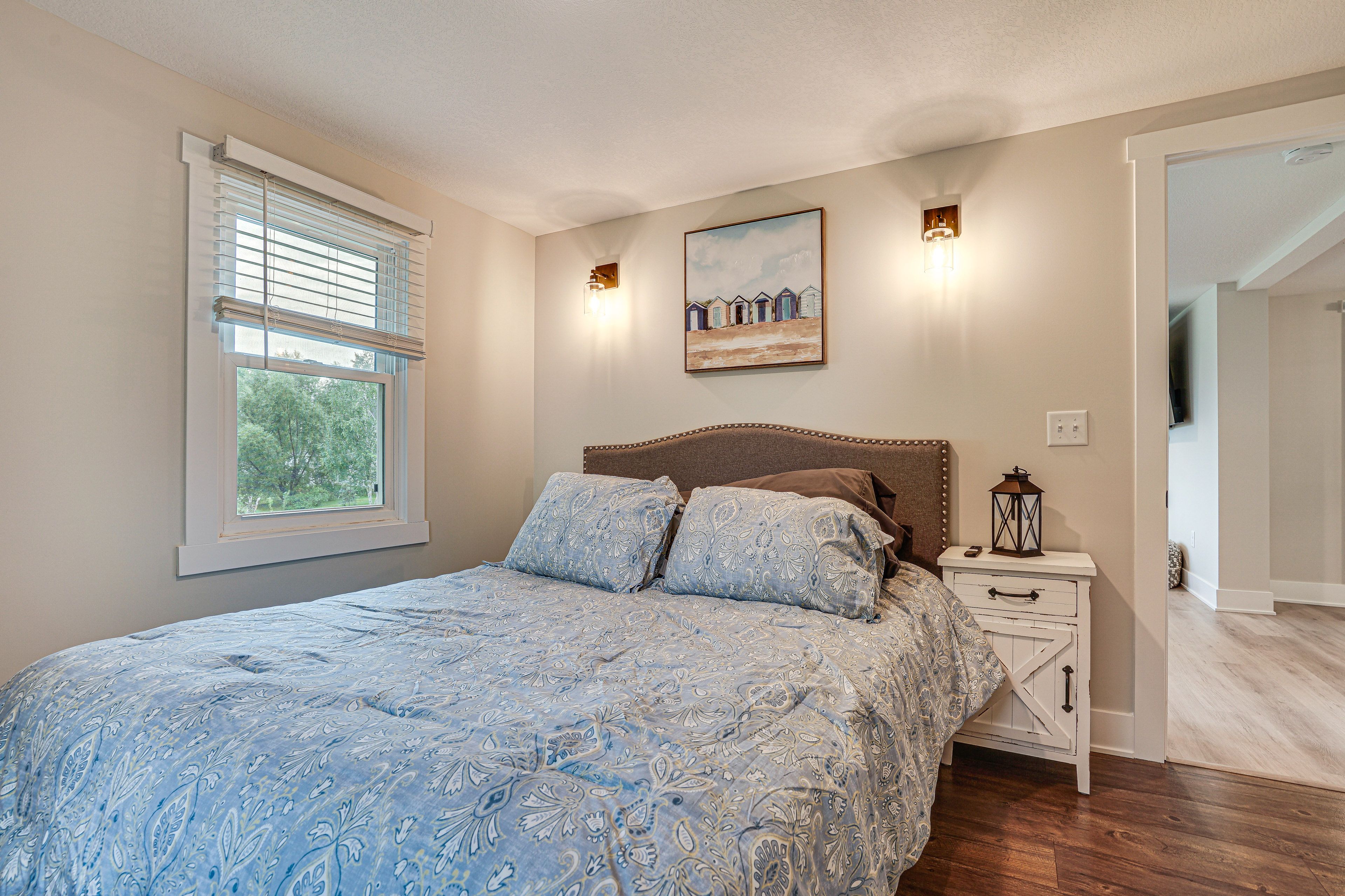 Bedroom 2 | Queen Bed | Smart TV