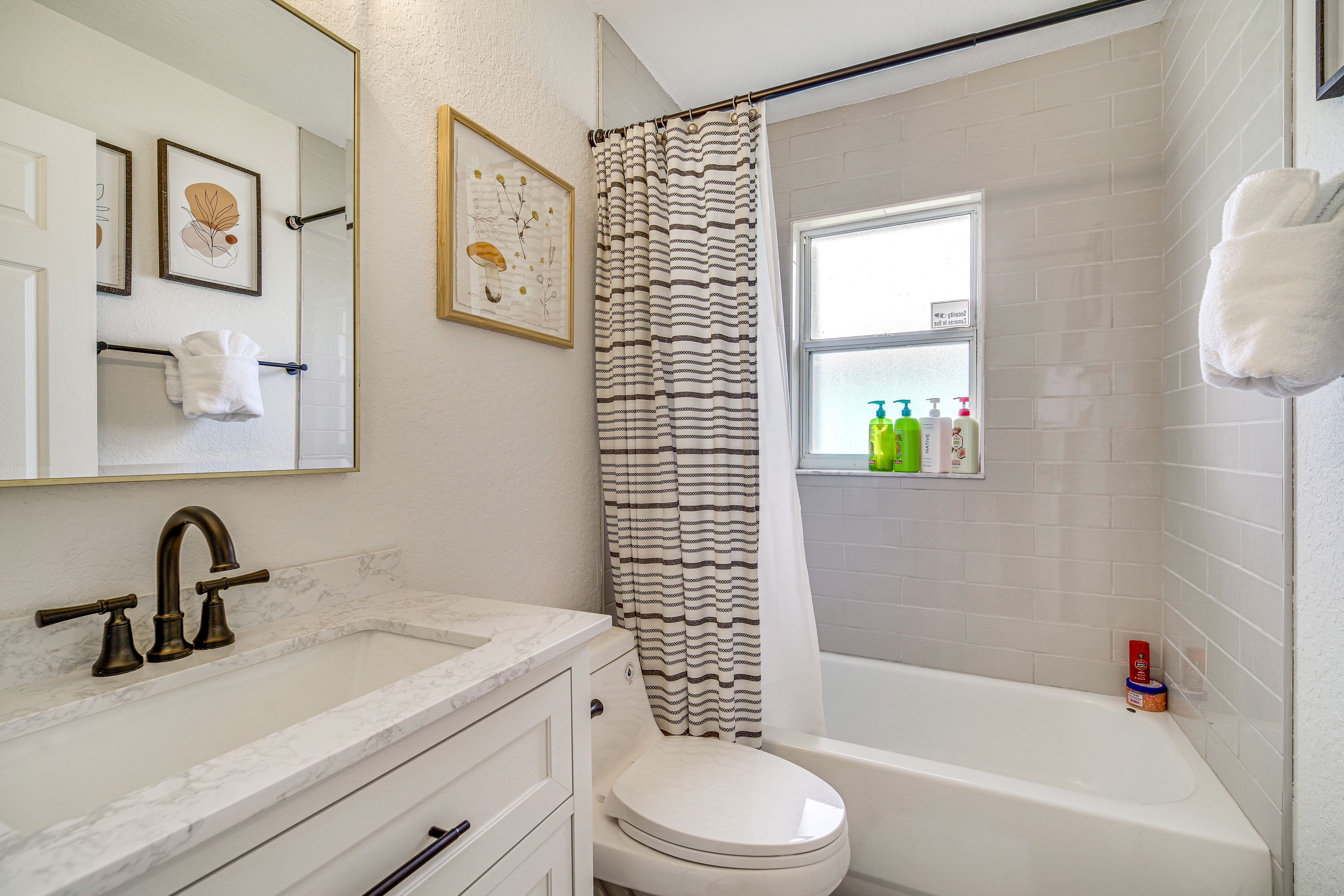 Full Bathroom | Shower/Tub Combo