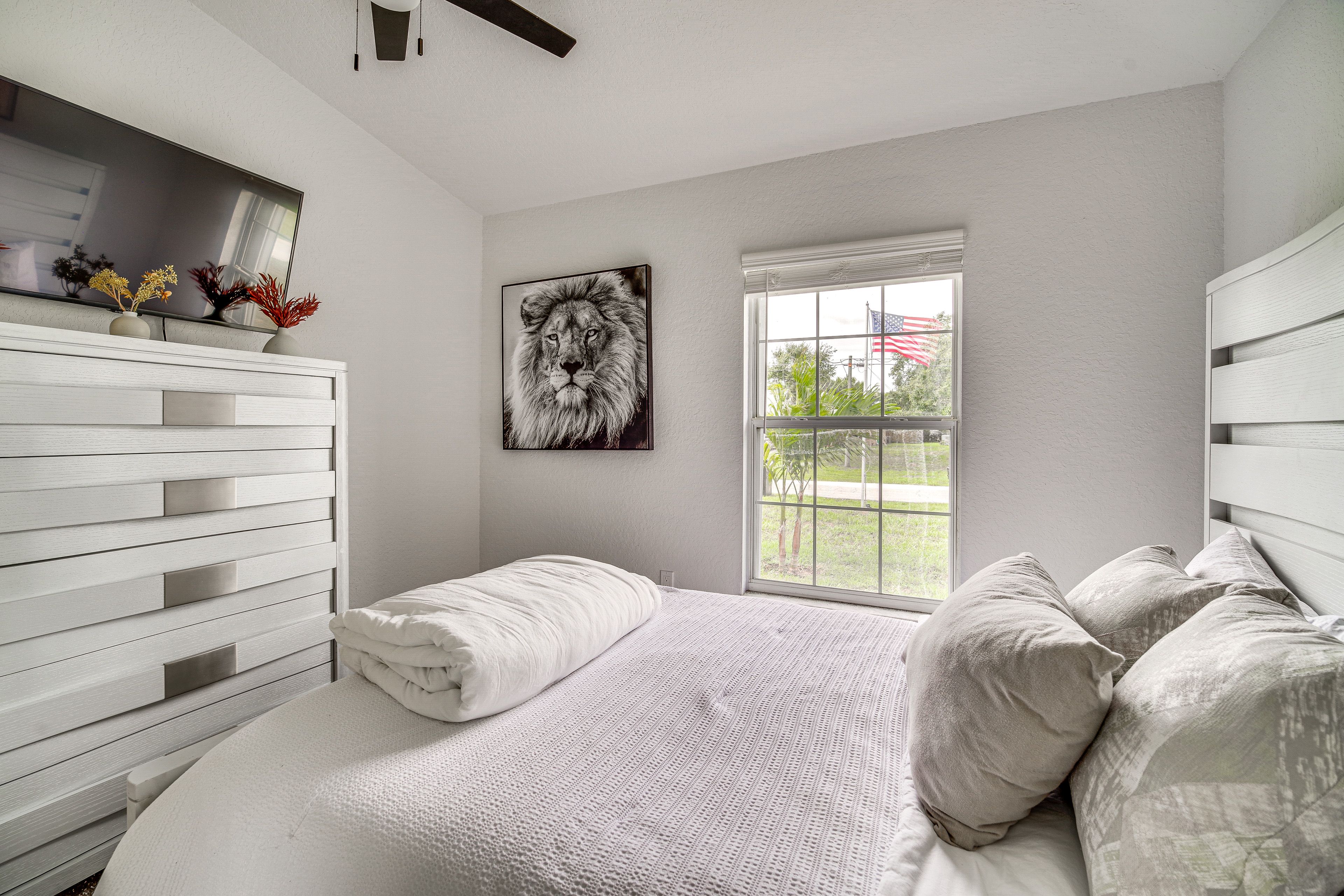 Bedroom 3 | Queen Bed | Smart TV