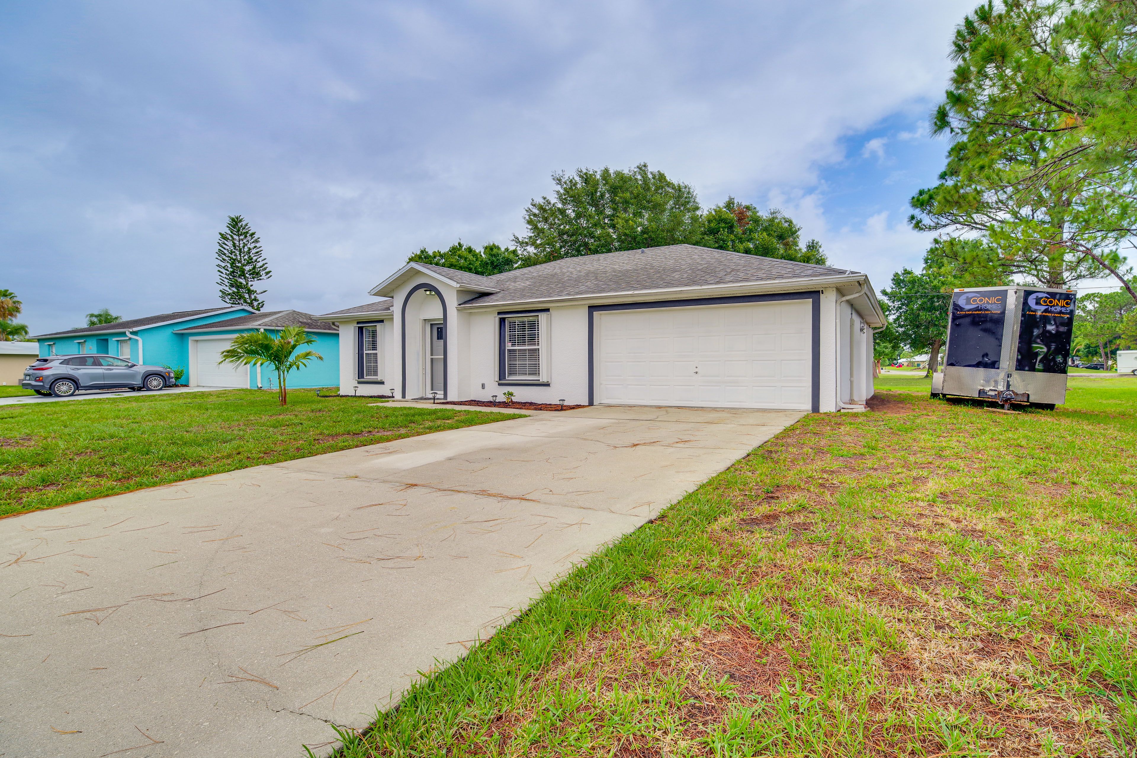 Home Exterior | Parking | Driveway (2 Vehicles)