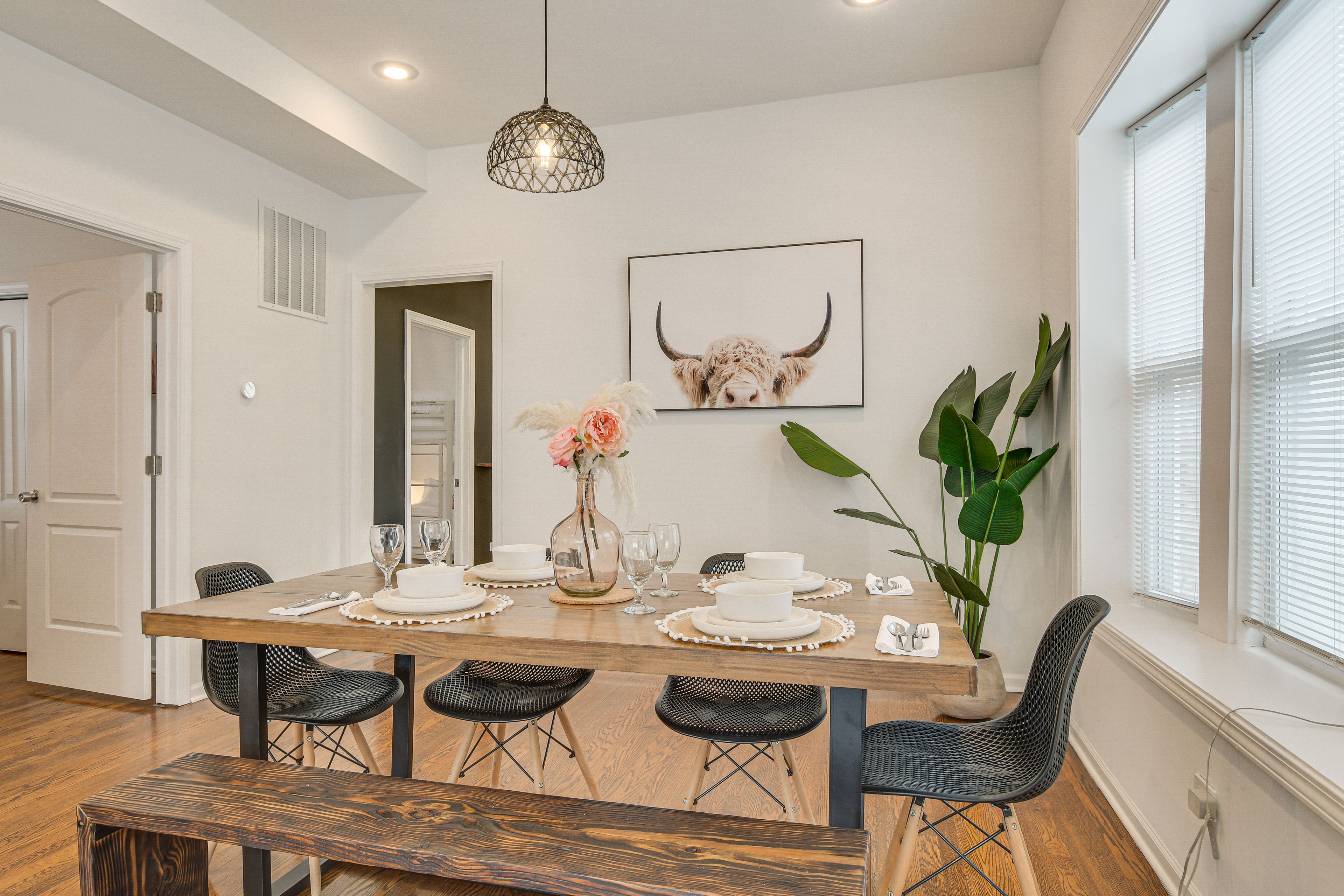 Dining Area | Dishware & Flatware Provided