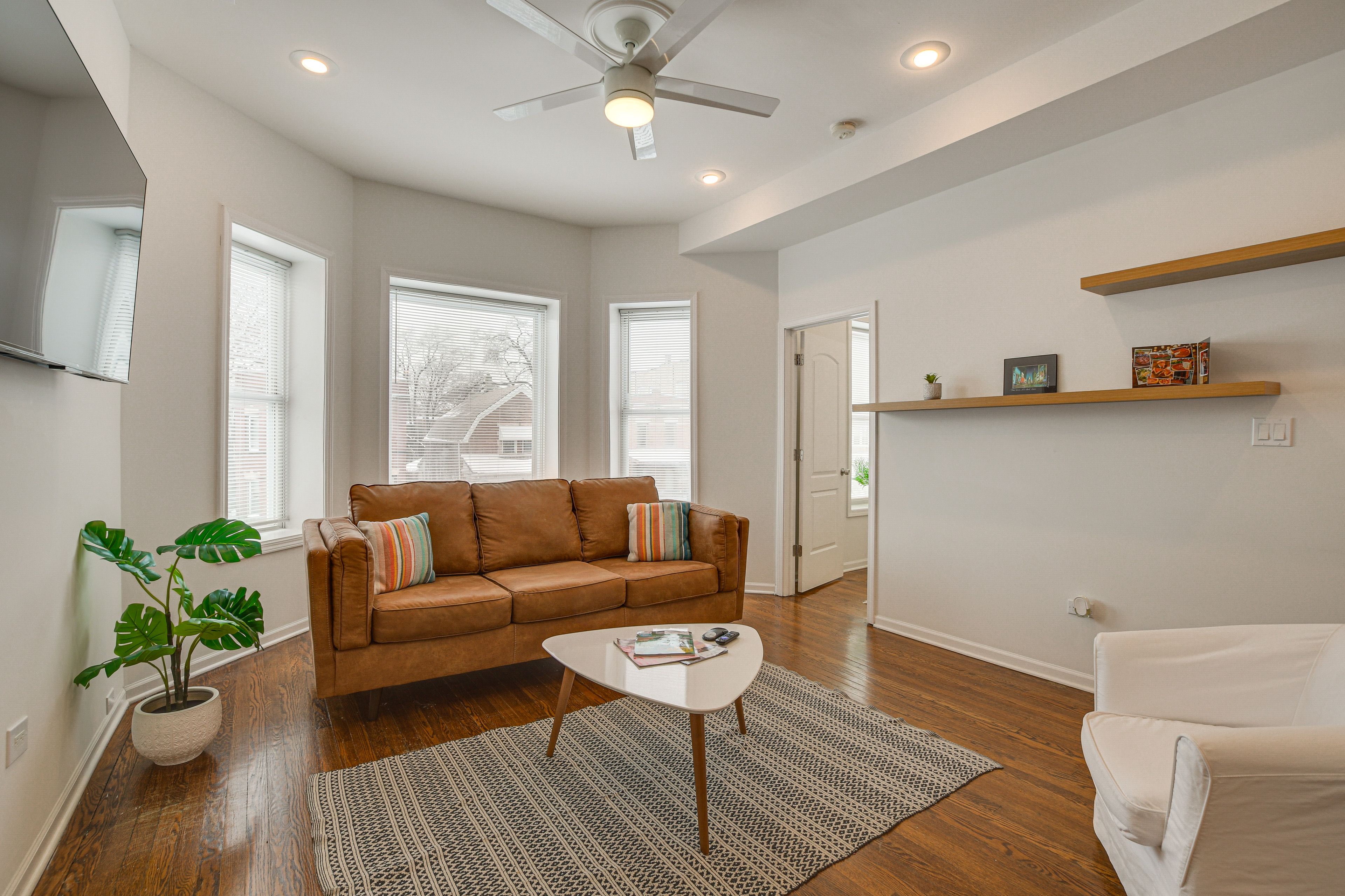 Living Room | Free WiFi | Smart TV