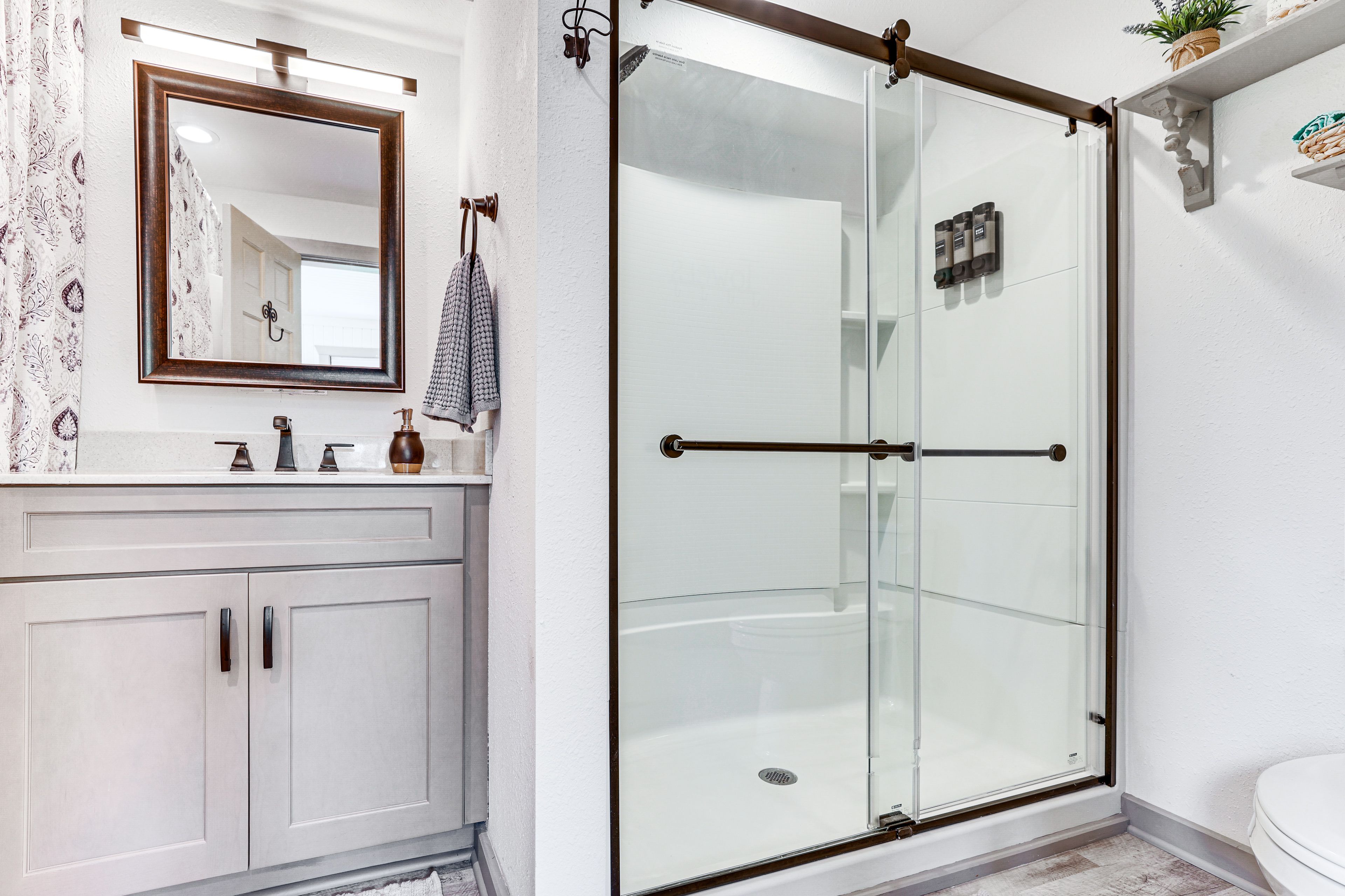 En-Suite Bathroom | Towels Provided | Complimentary Toiletries
