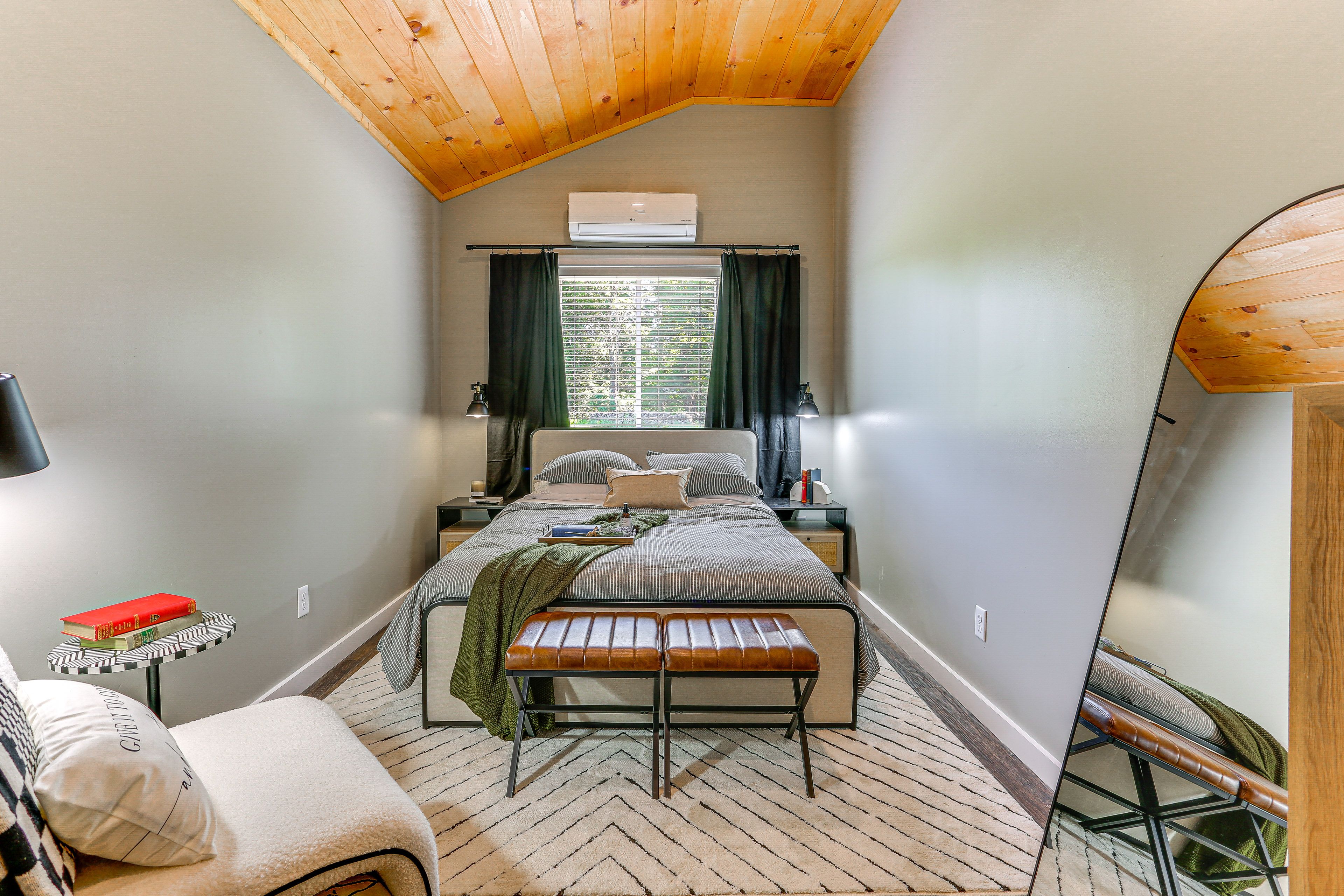 Bedroom 1 | Queen Bed | En-Suite Bathroom