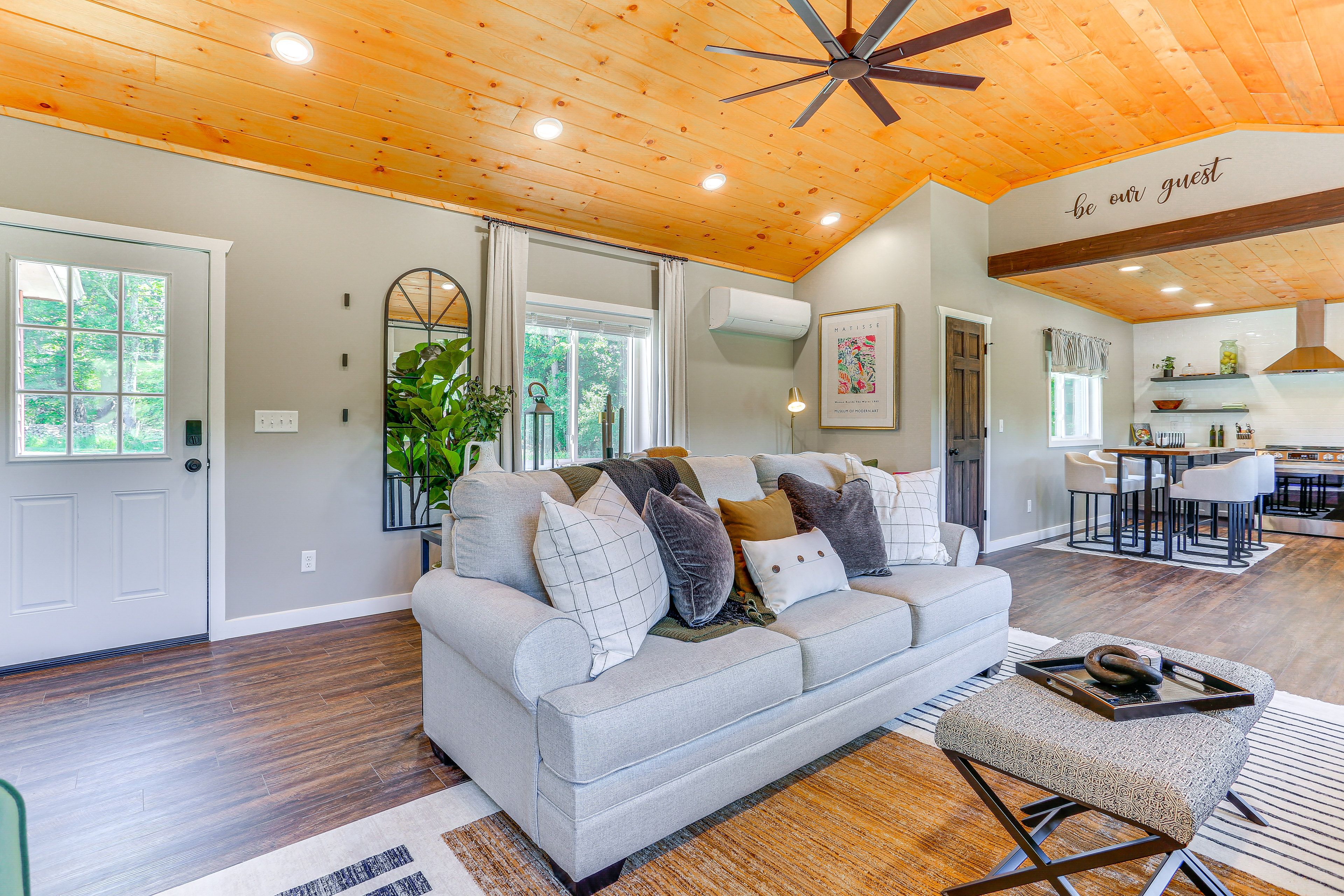 Living Room | Queen Sleeper Sofa