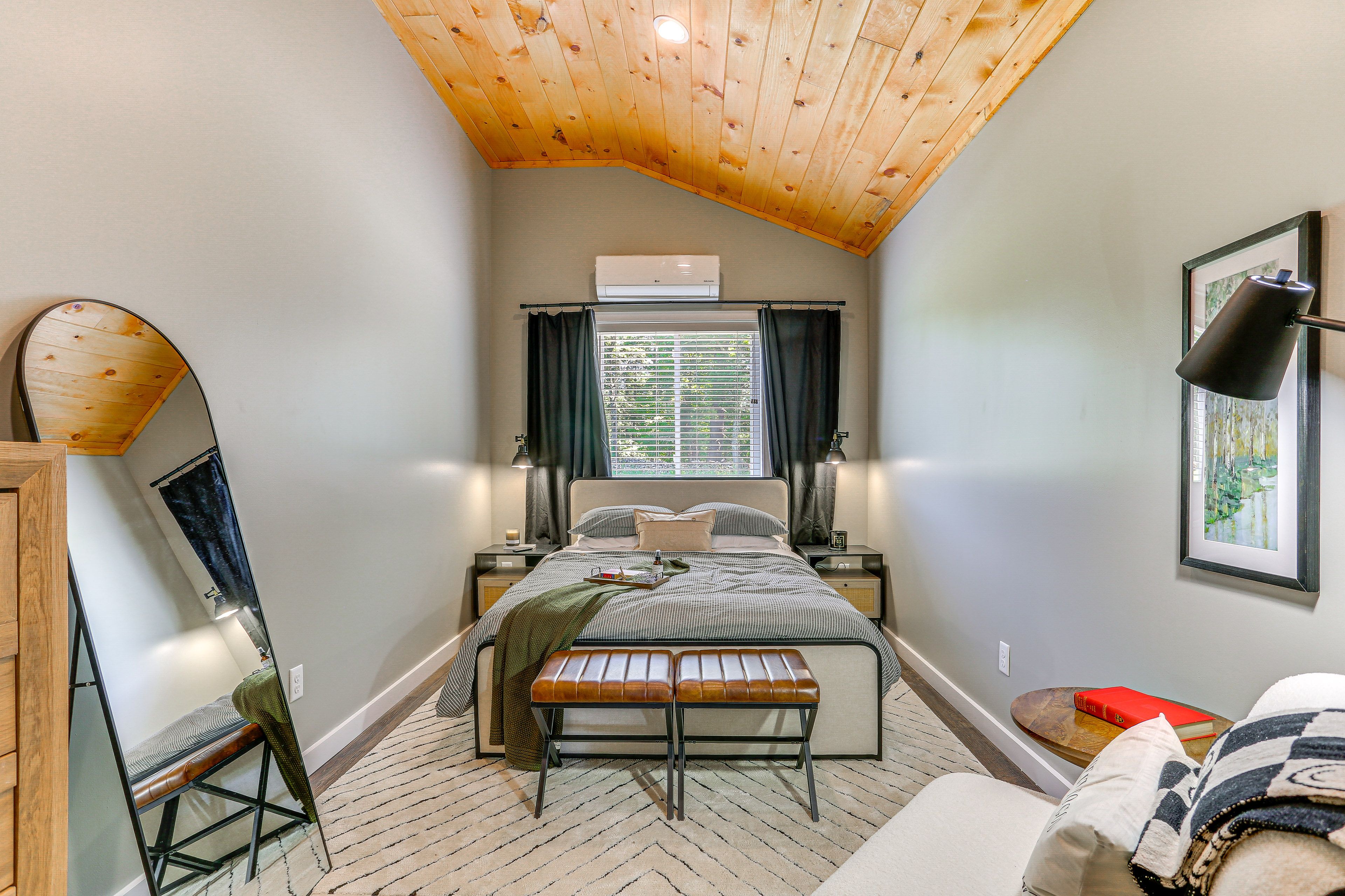 Bedroom 2 | Queen Bed