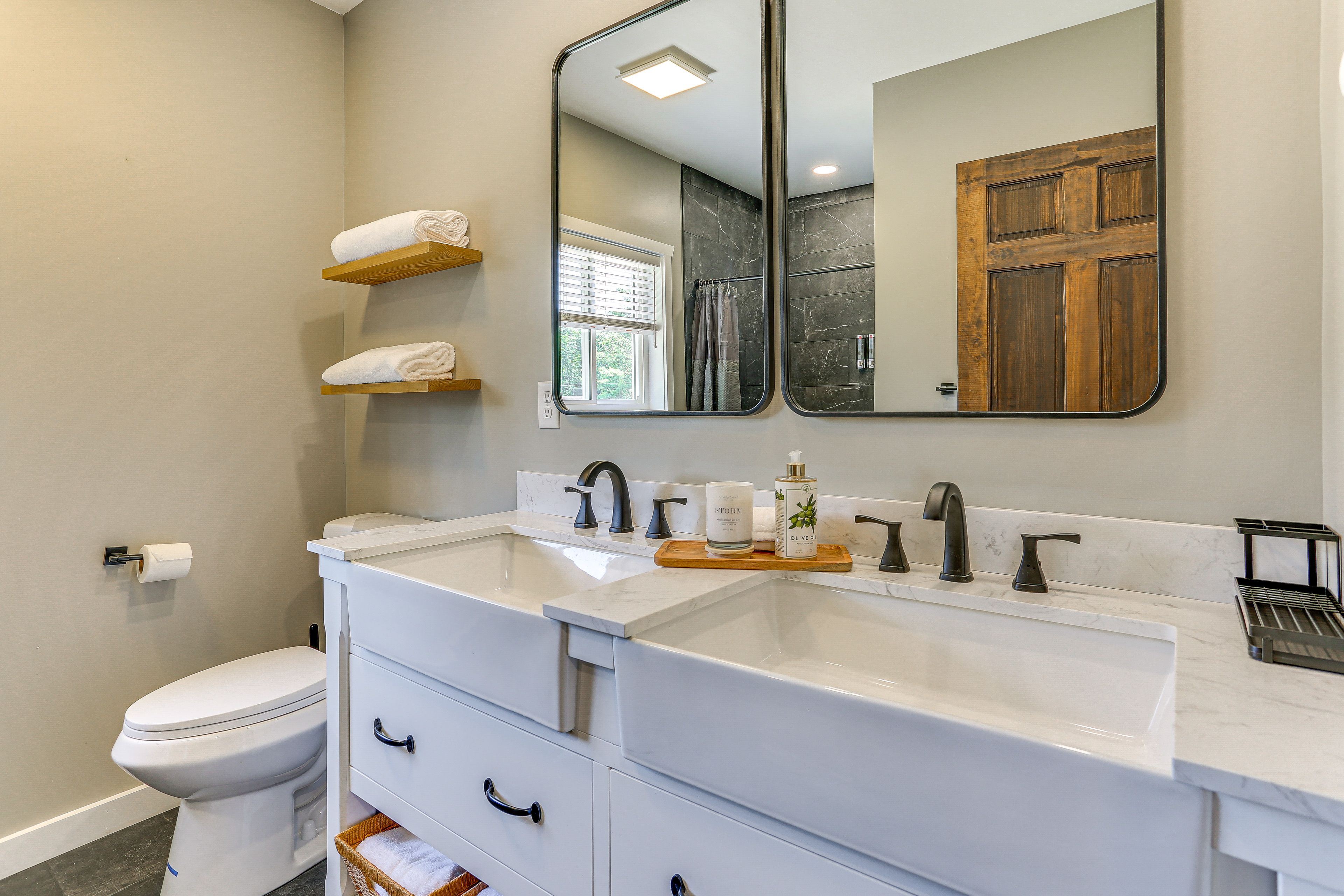 Full Bathroom | Shower | Towels Provided