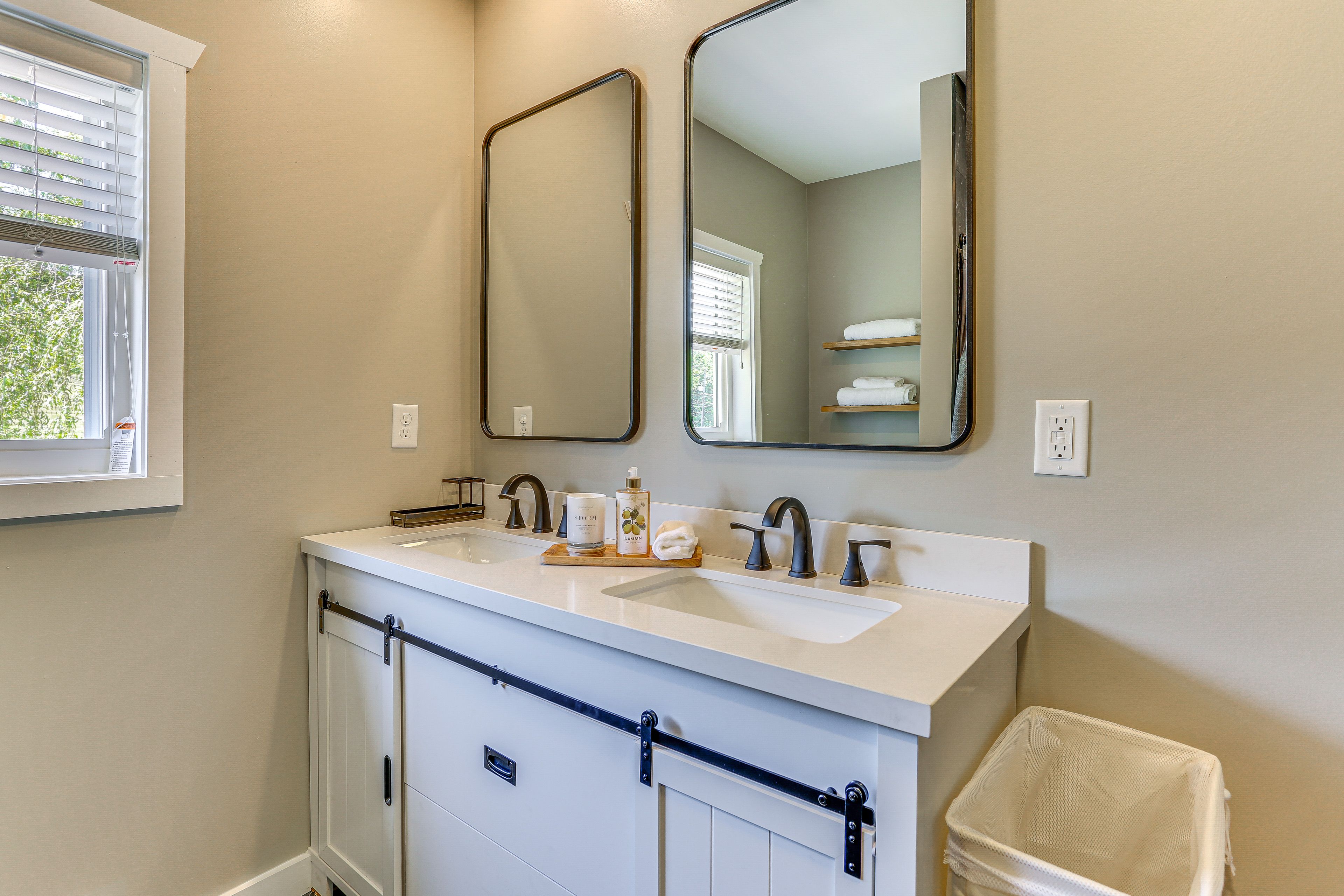 Full Bathroom | Shower | Complimentary Toiletries