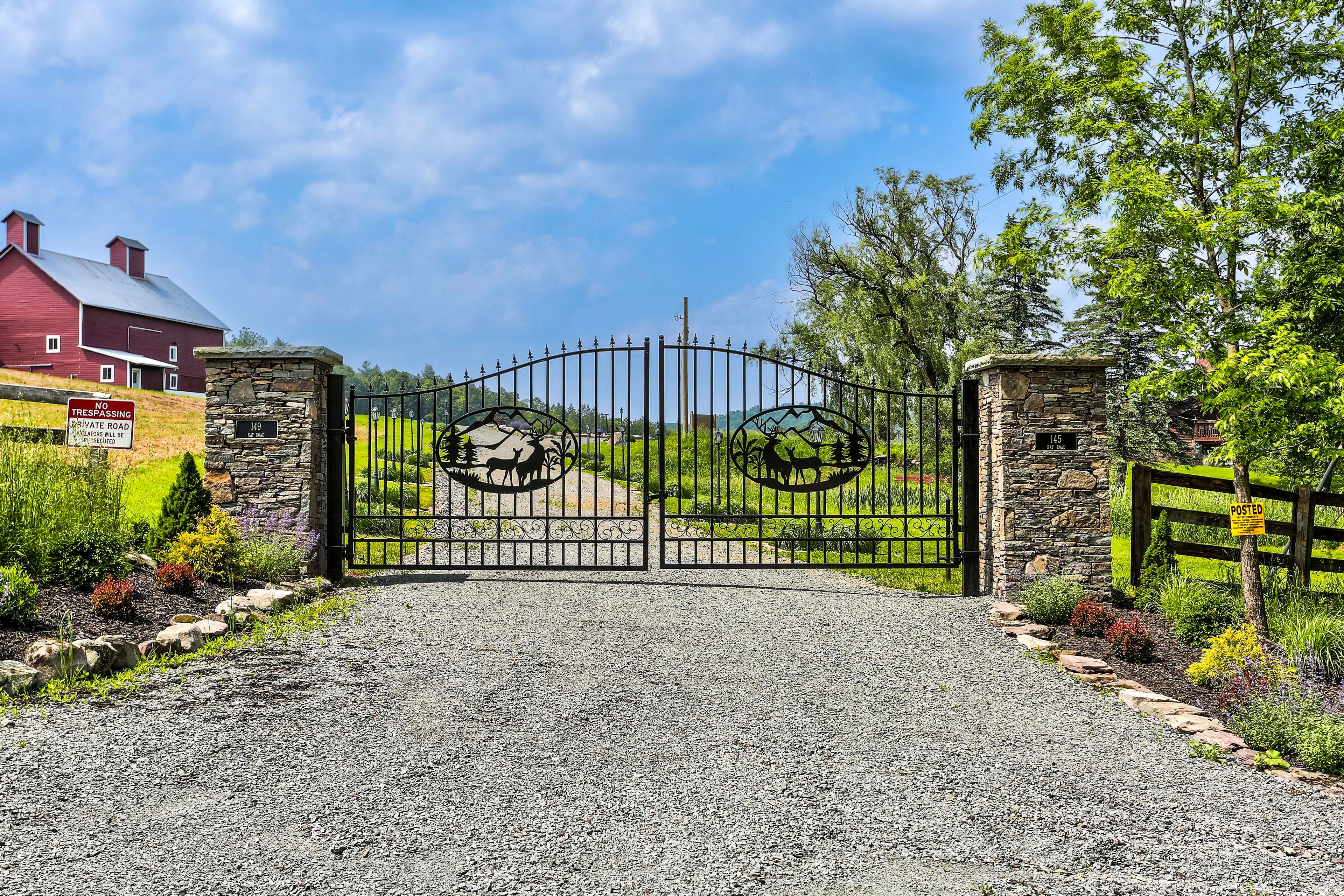Parking | Shared Driveway (4 Vehicles)