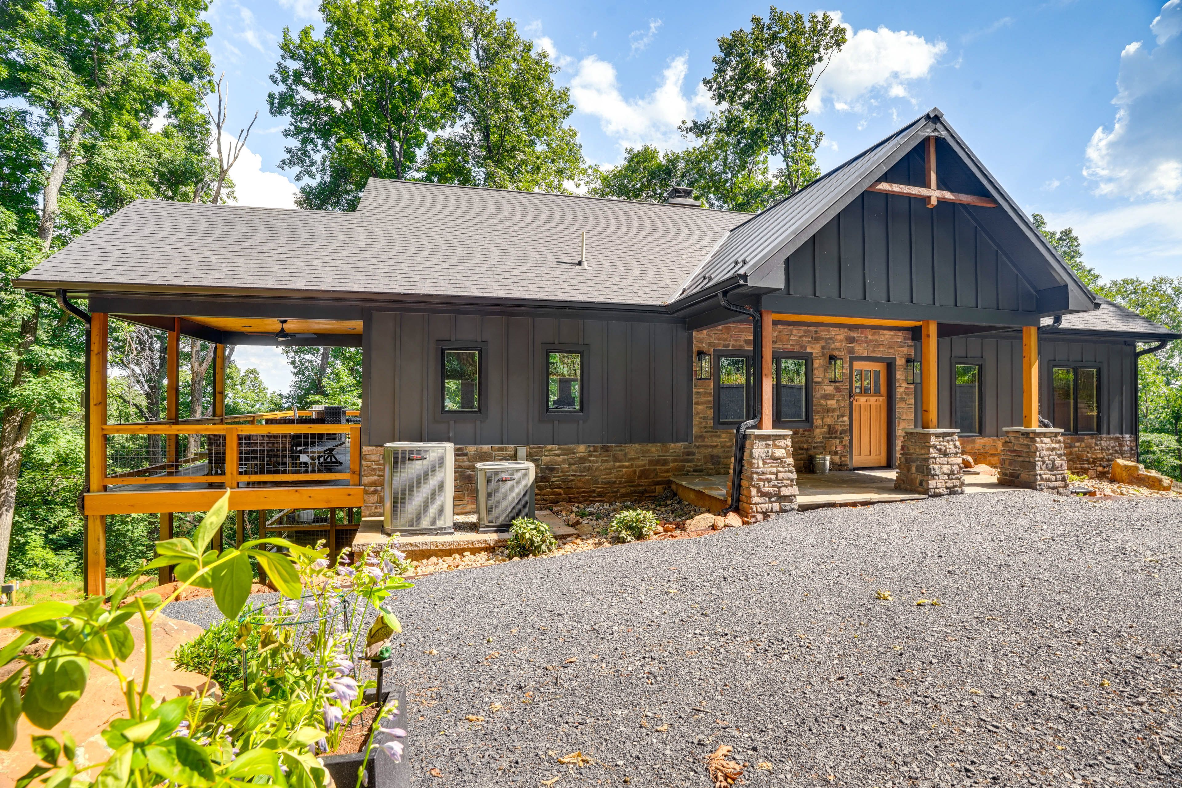 Exterior | Driveway (2 Vehicles)
