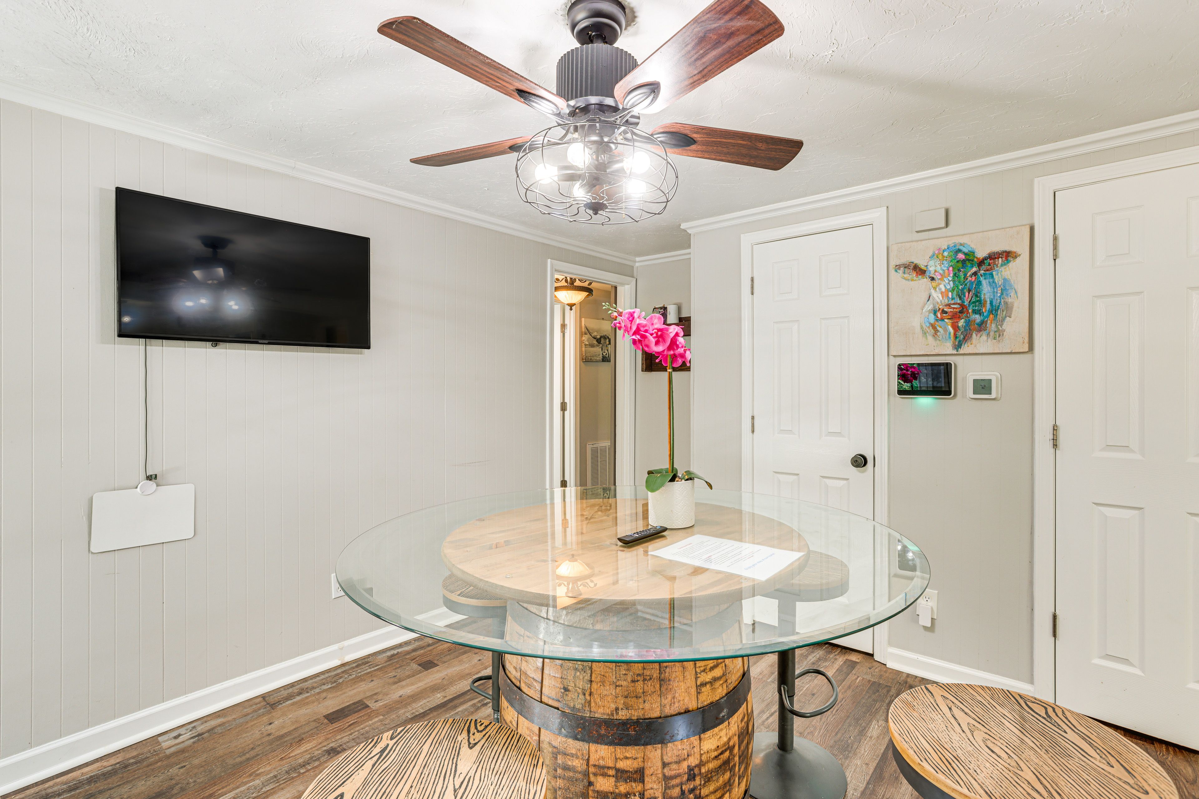 Addt'l Dining Area | Smart TV w/ Cable