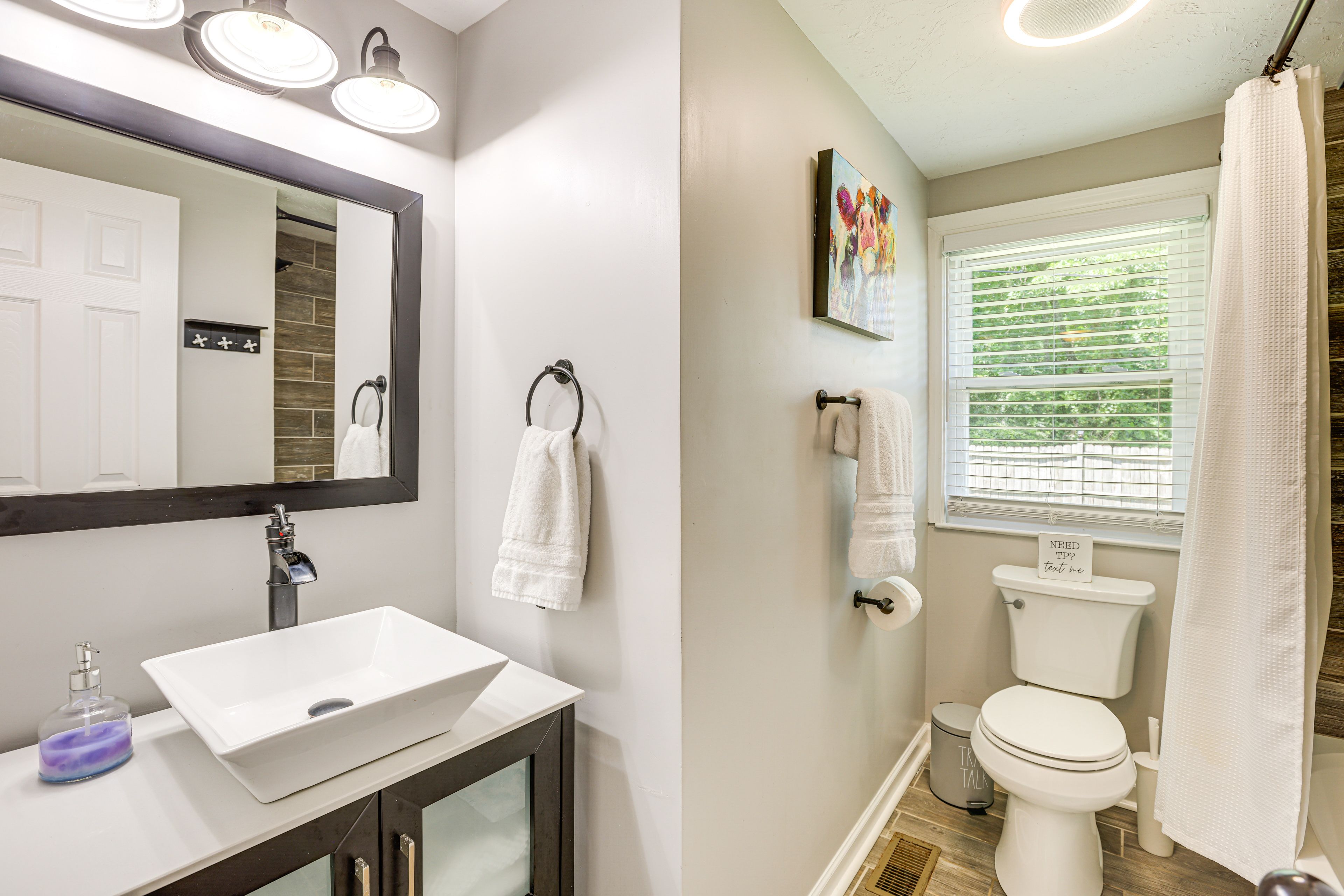 Full Bathroom | Complimentary Toiletries | Towels Provided