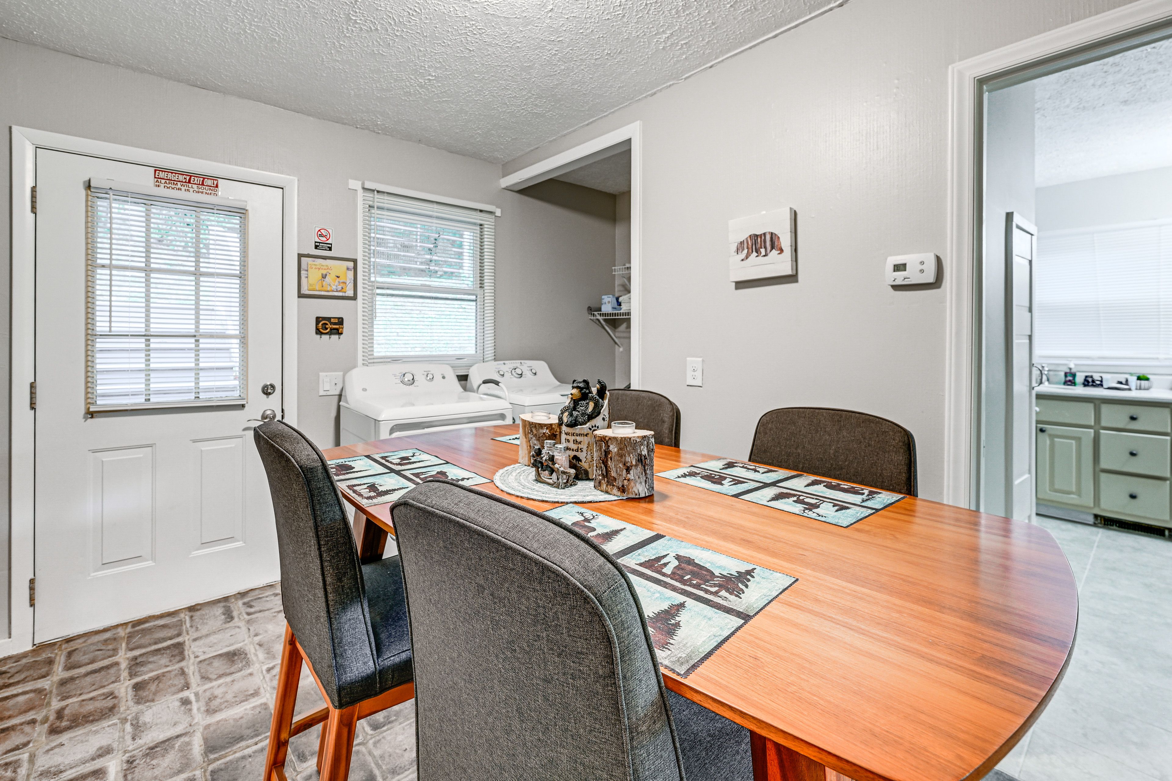 Dining Area | Washer & Dryer