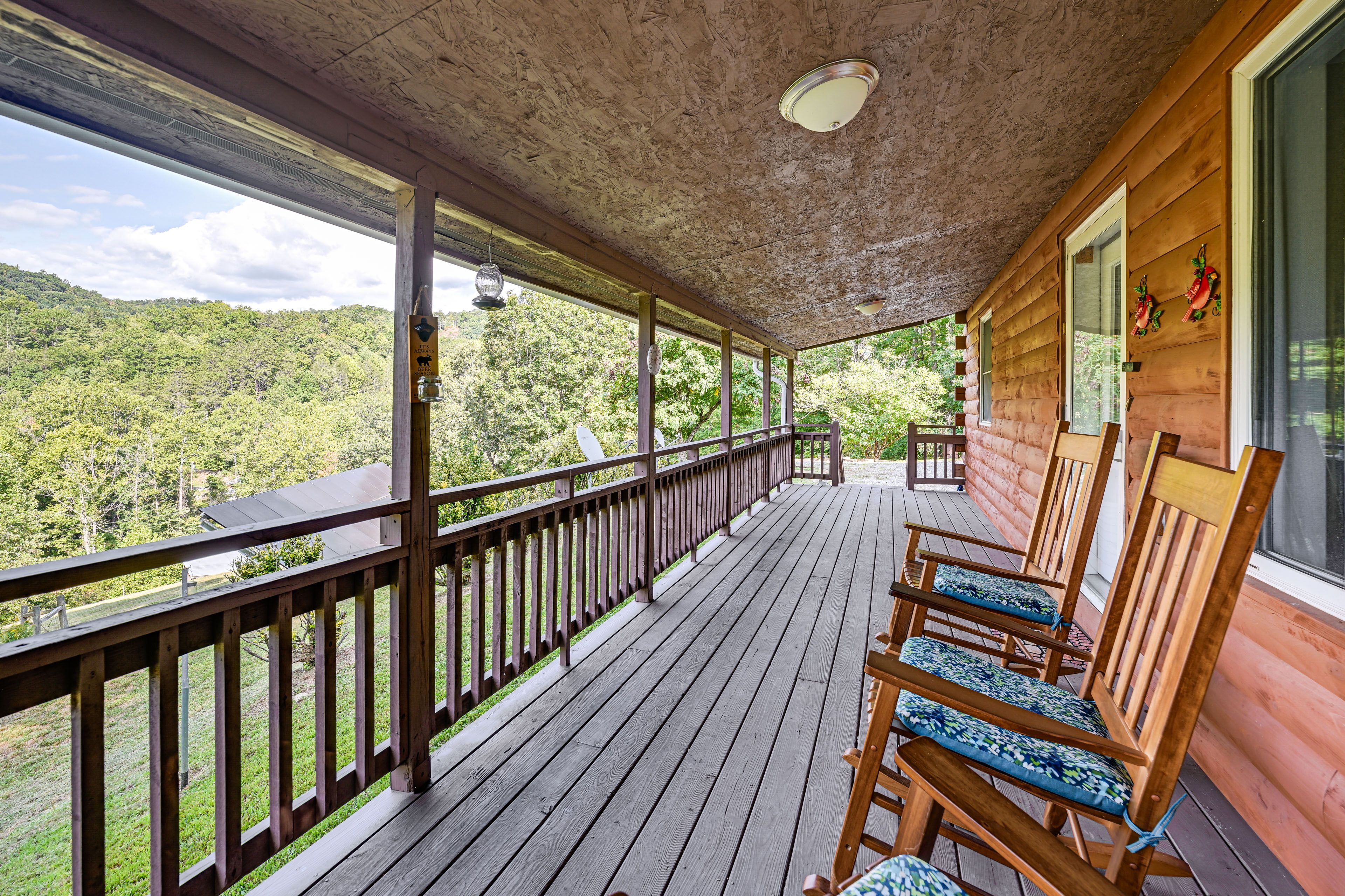 Covered Porch | Outdoor Seating
