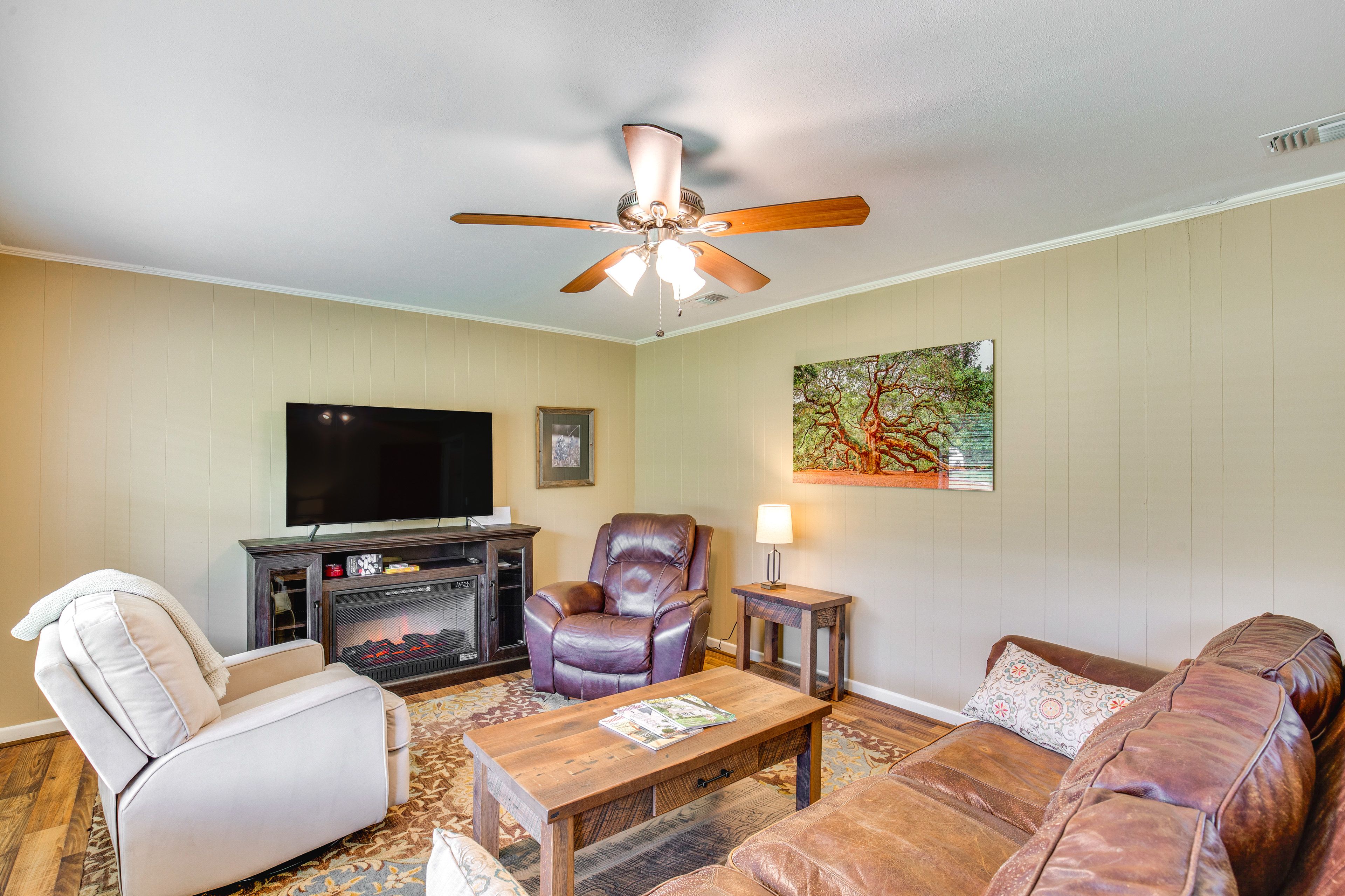 Living Room | Electric Fireplace | Smart TV | Central A/C