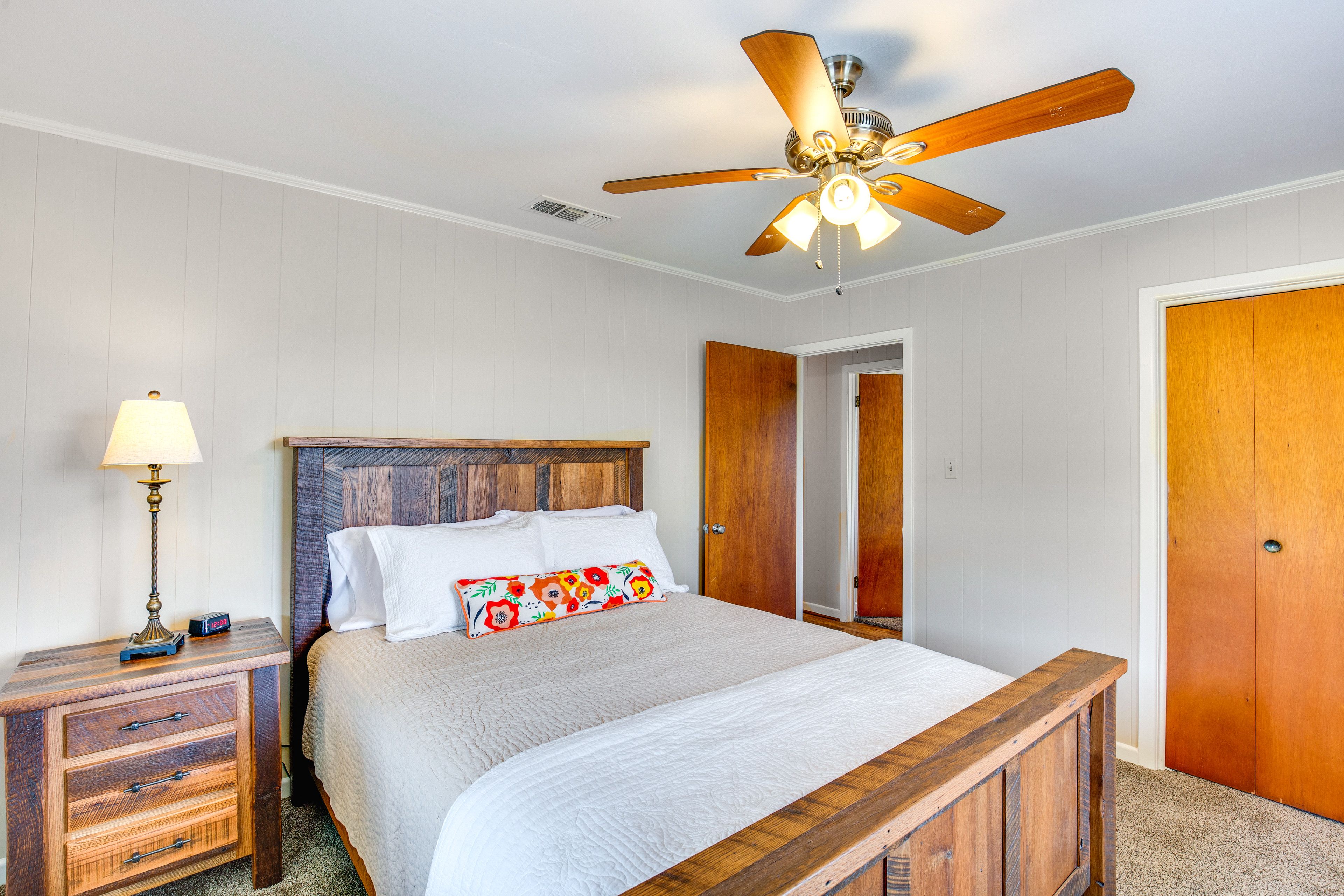Bedroom 3 | Queen Bed