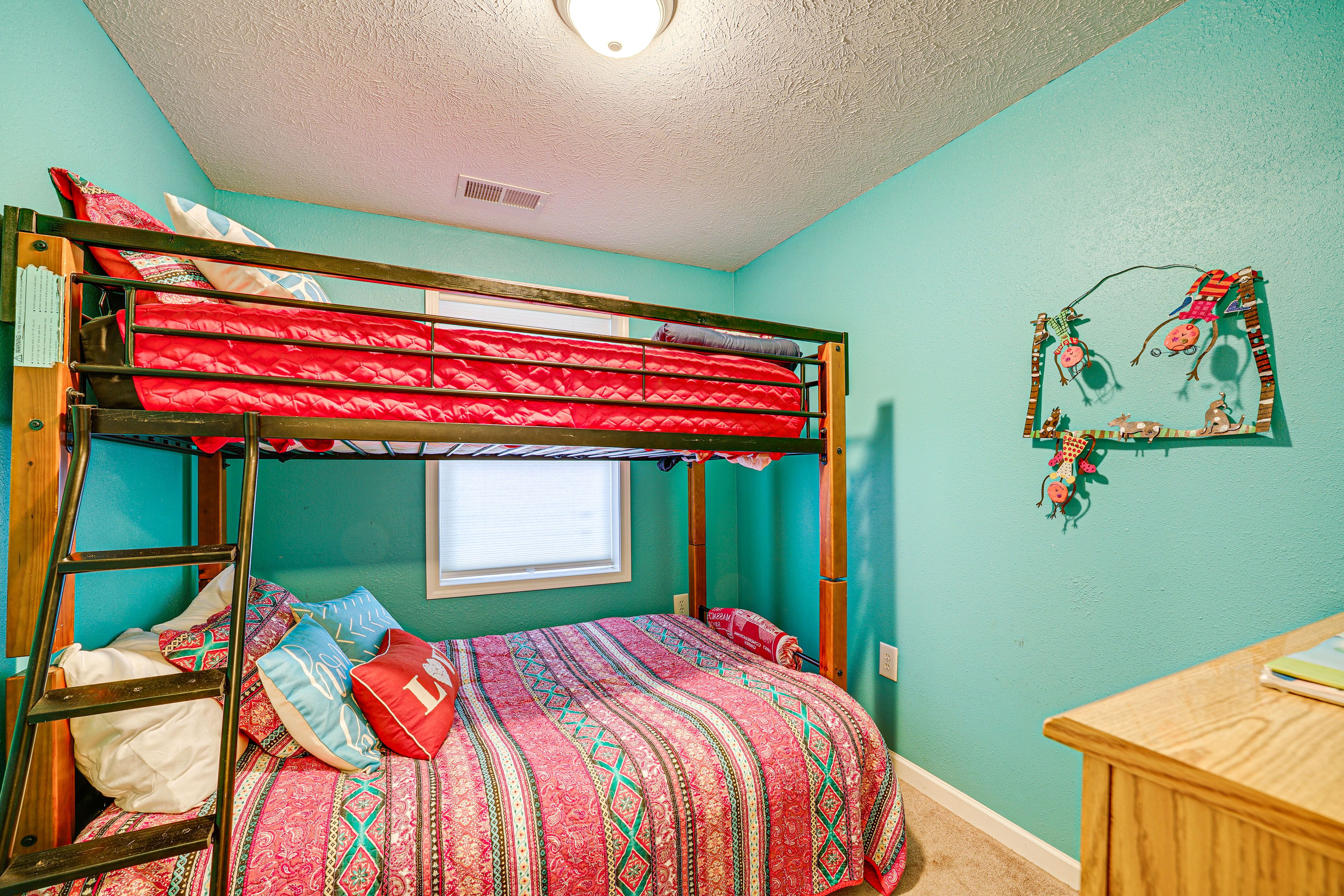 Bedroom 3 | Twin/Full Bunk Bed | Linens Provided