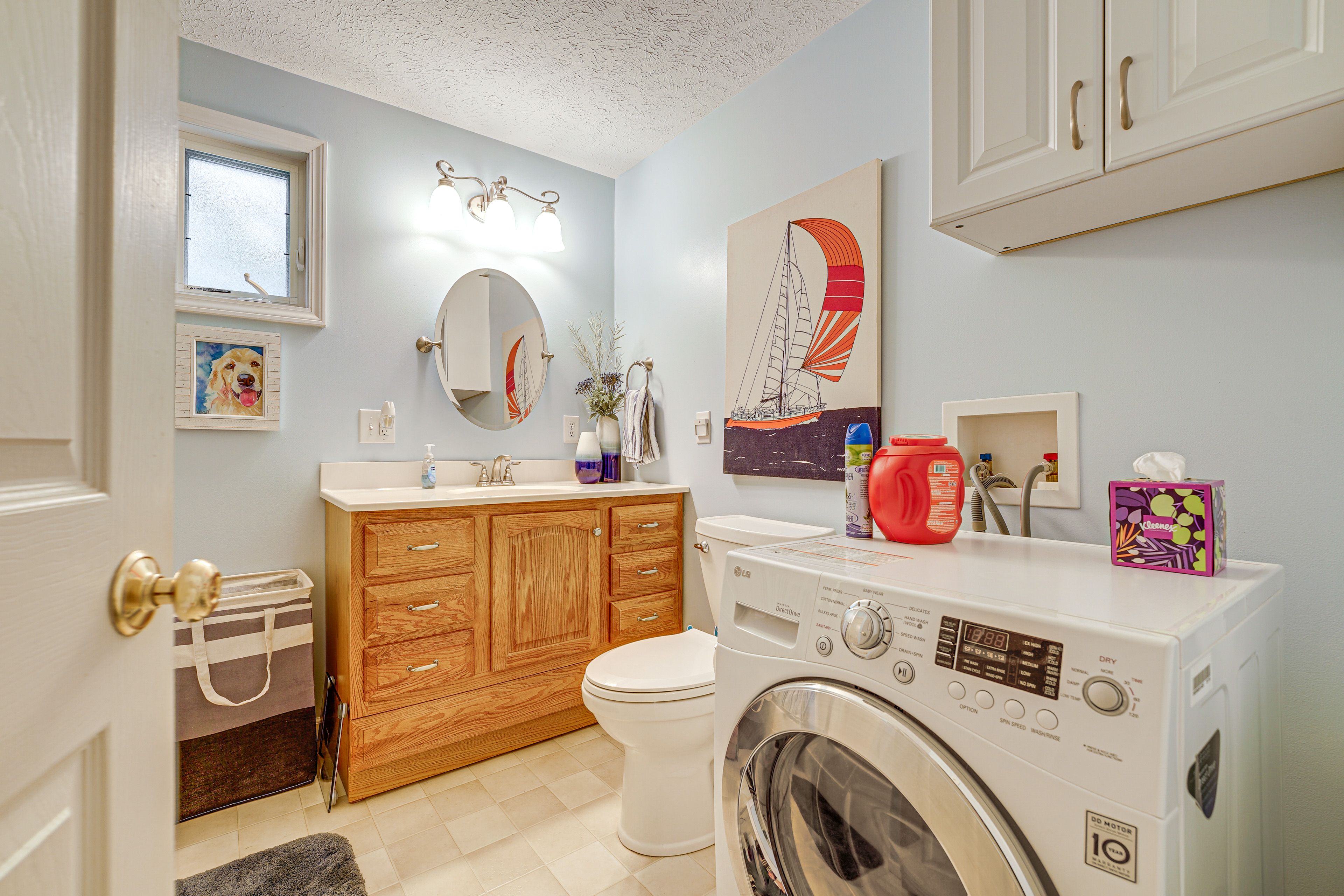 Full Bathroom | Washer/Dryer