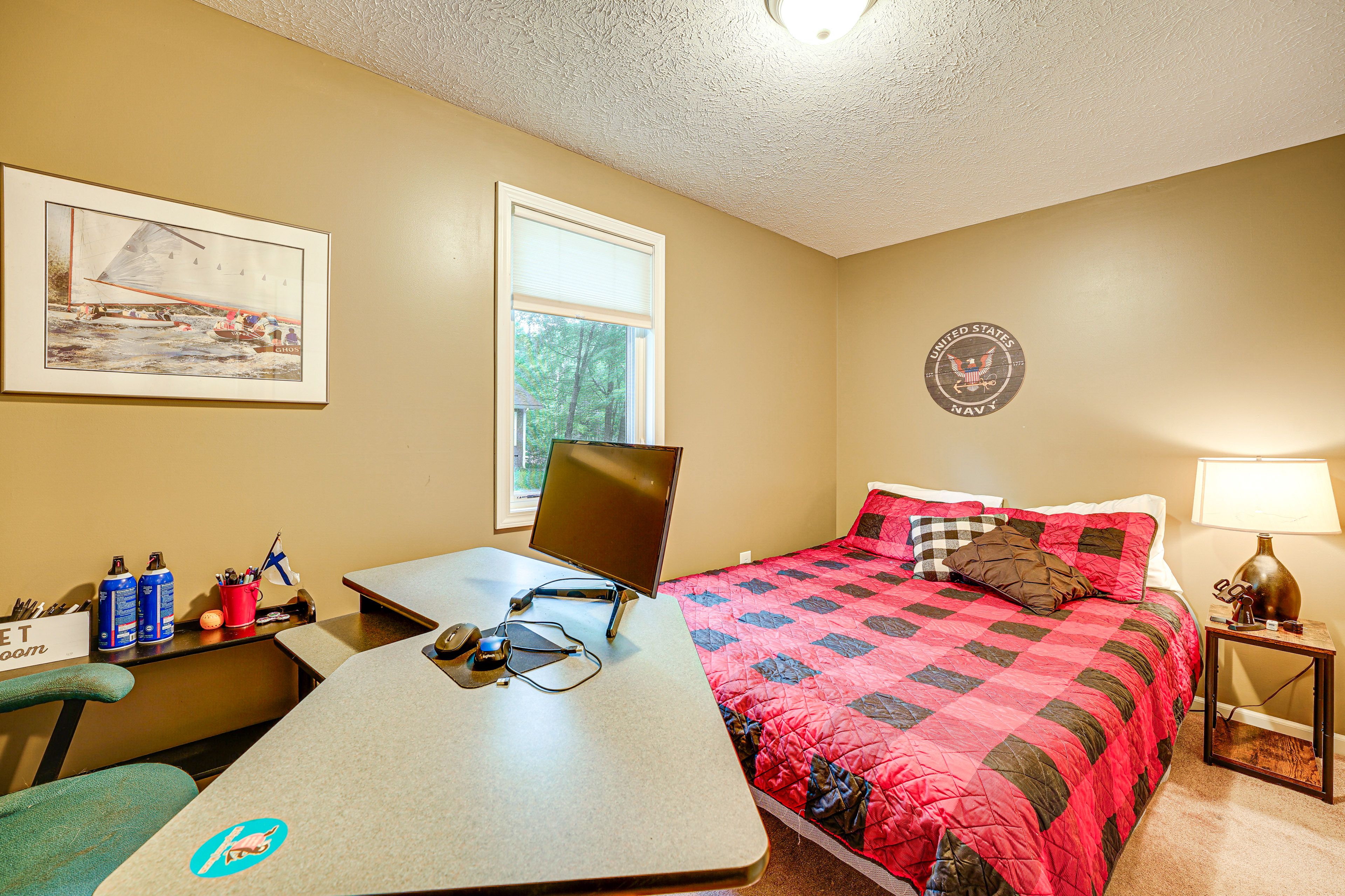 Bedroom 2 | Queen Bed | Work Desk