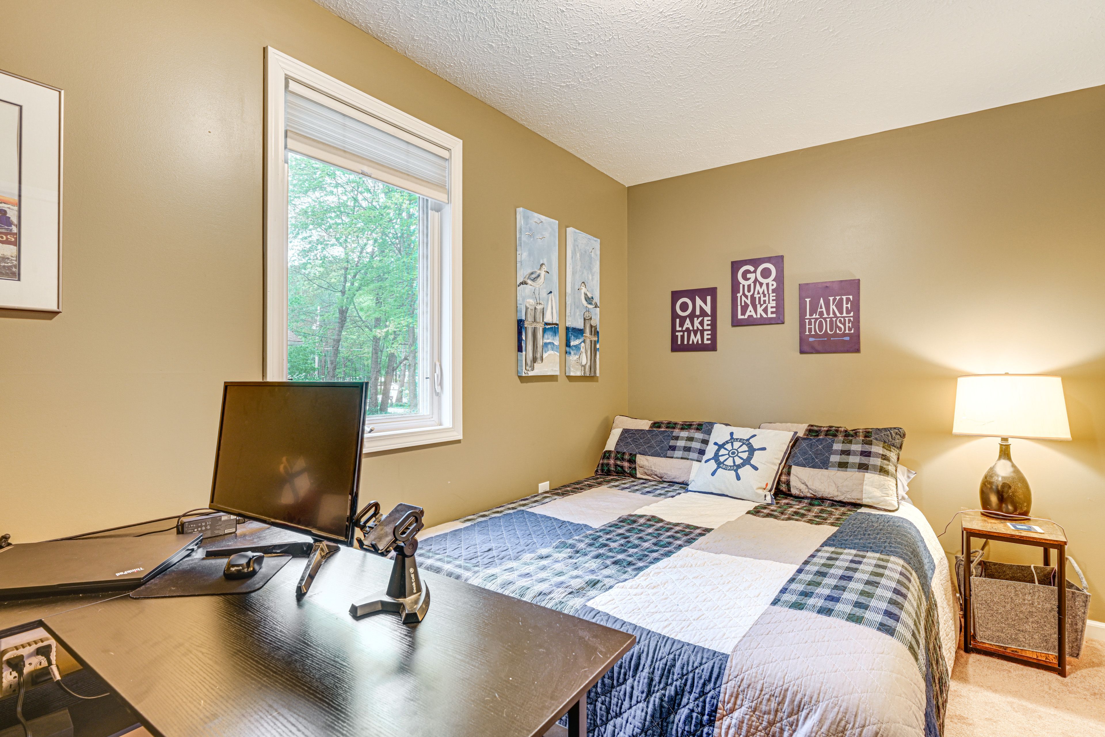 Bedroom 2 | Queen Bed | Work Desk