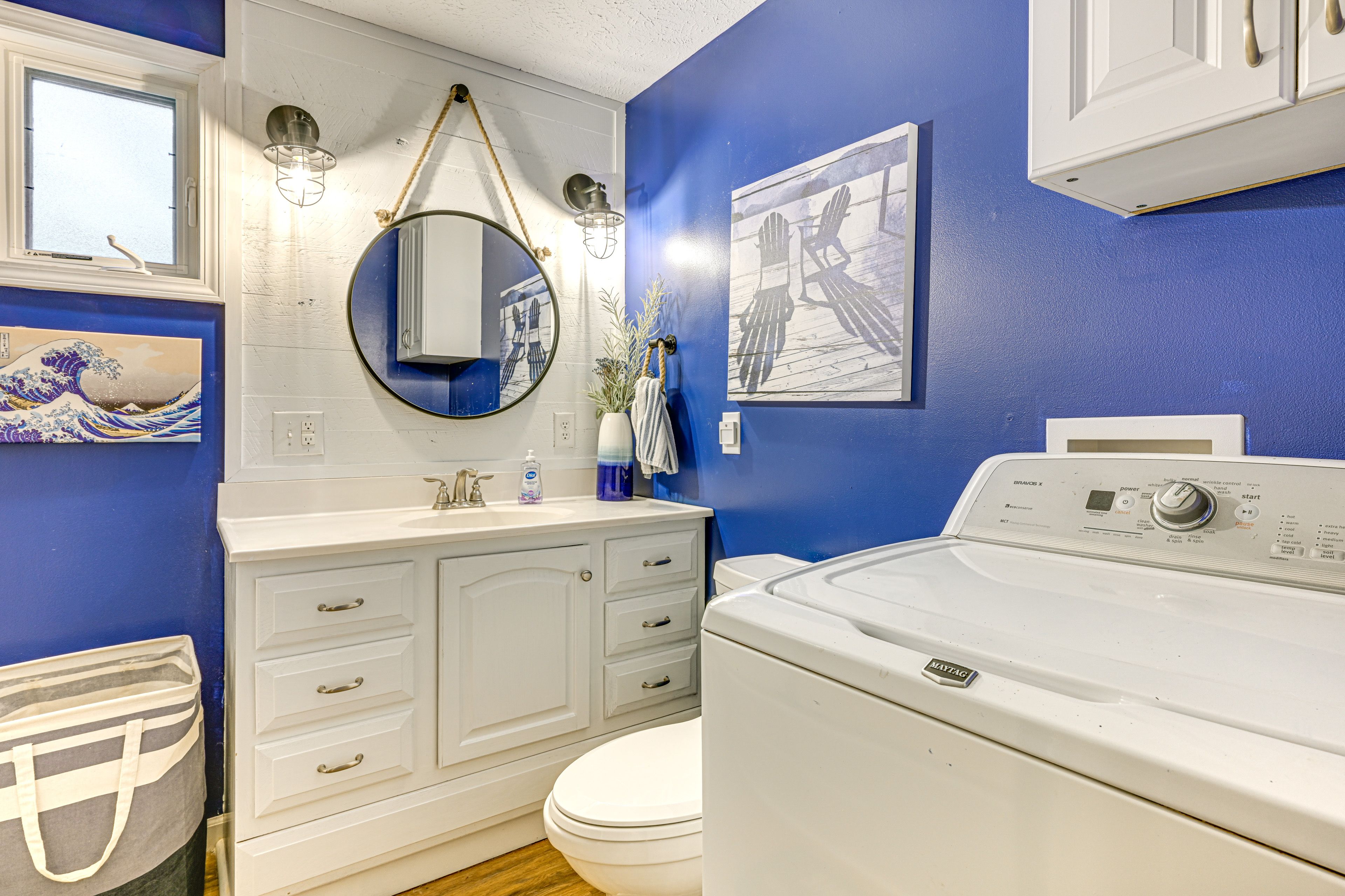 Full Bathroom | Washer/Dryer