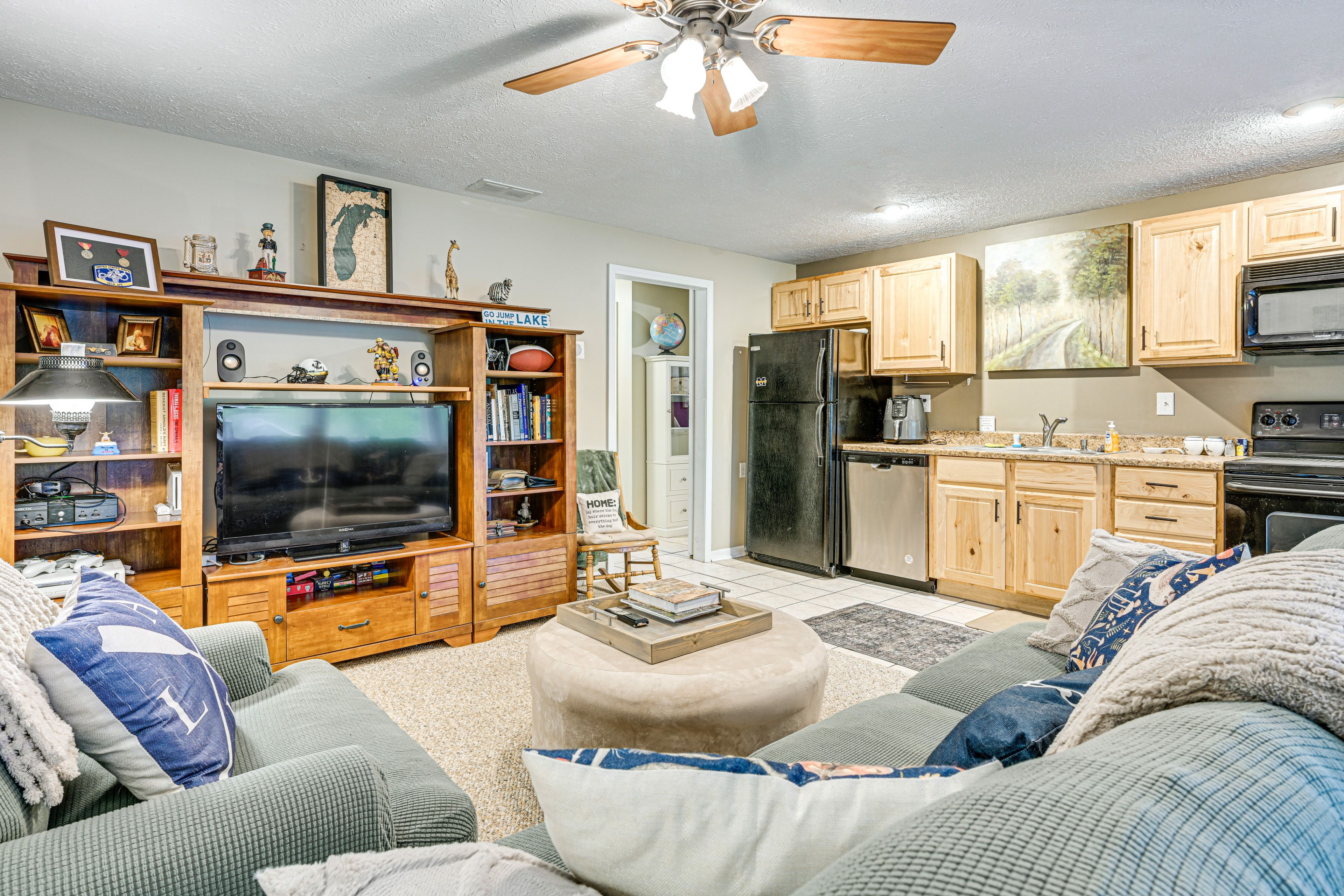 Living Room | Full Sleeper Sofa | Free WiFi