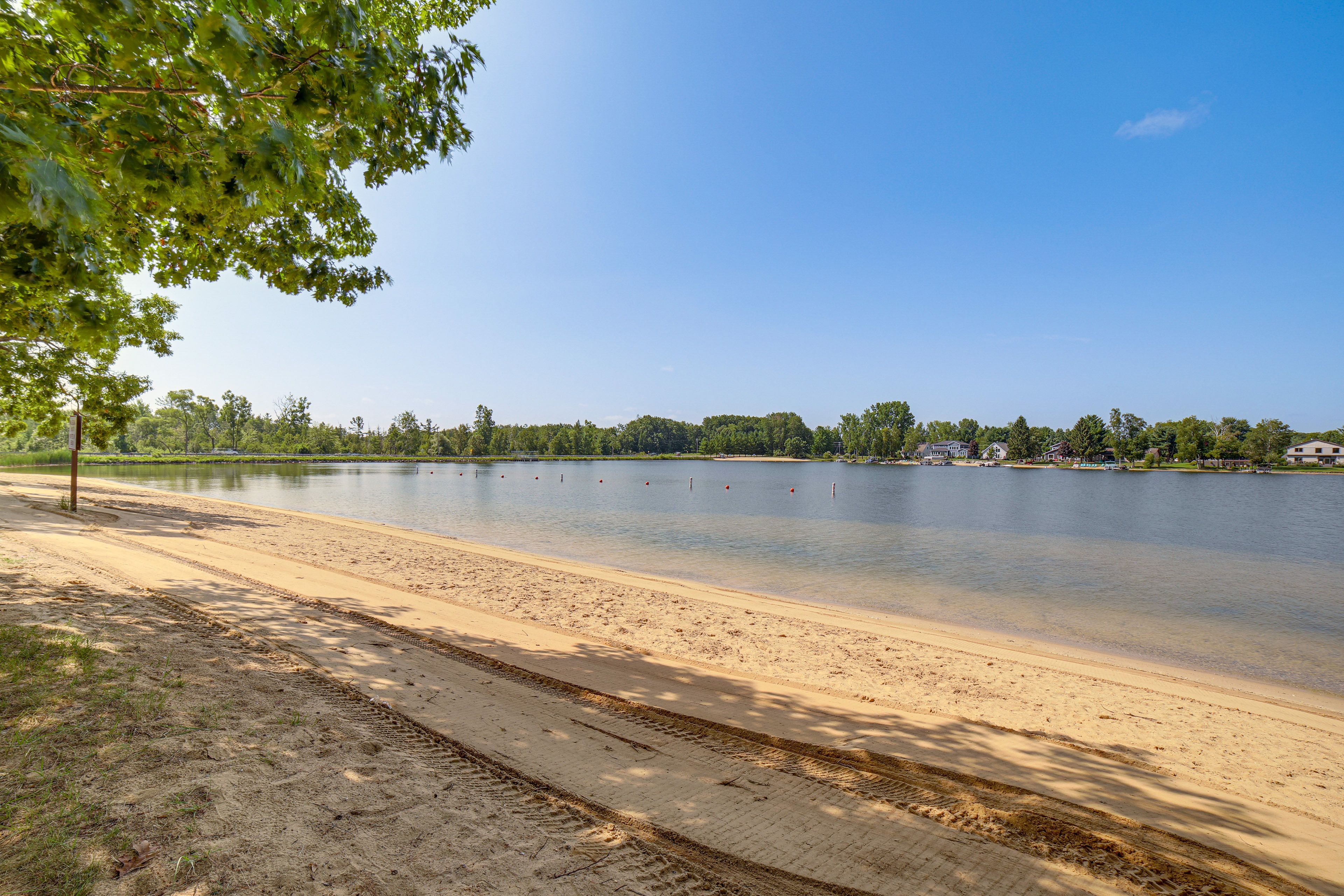 Canadian Lakes | Community Beaches & Lake Access