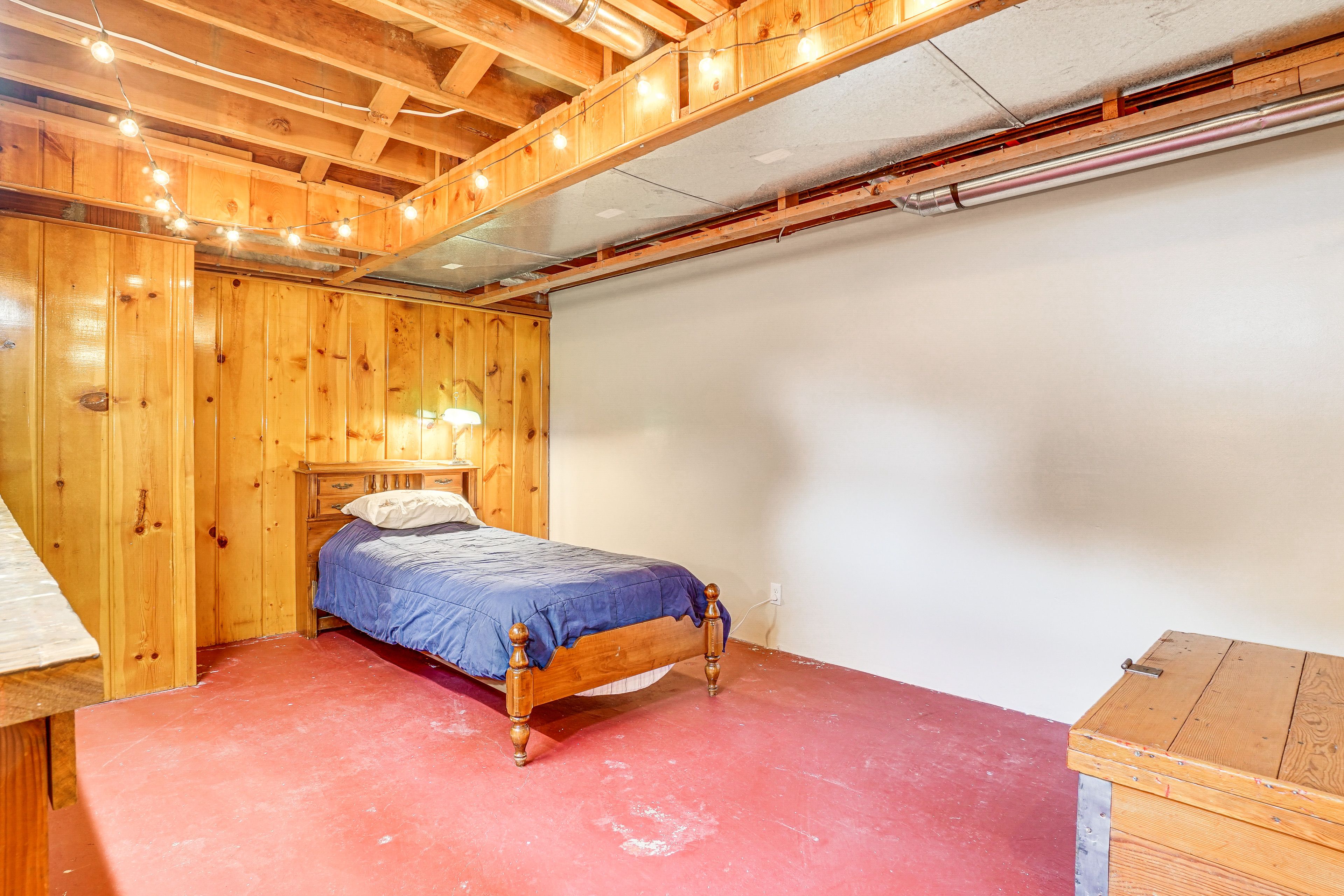 Basement | Twin Bed