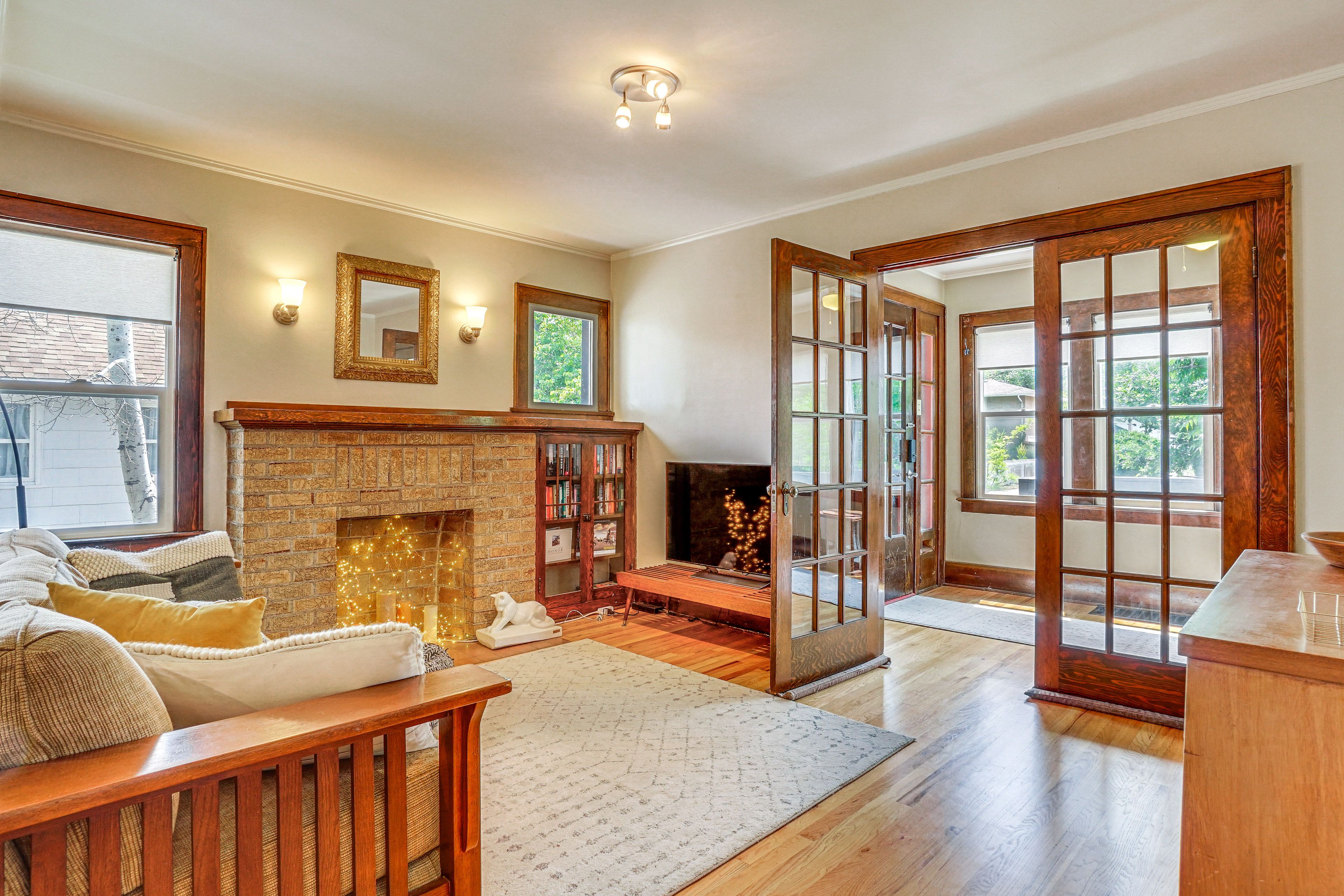 Living Room | Free WiFi | Smart TV | Central Heating | Main Floor